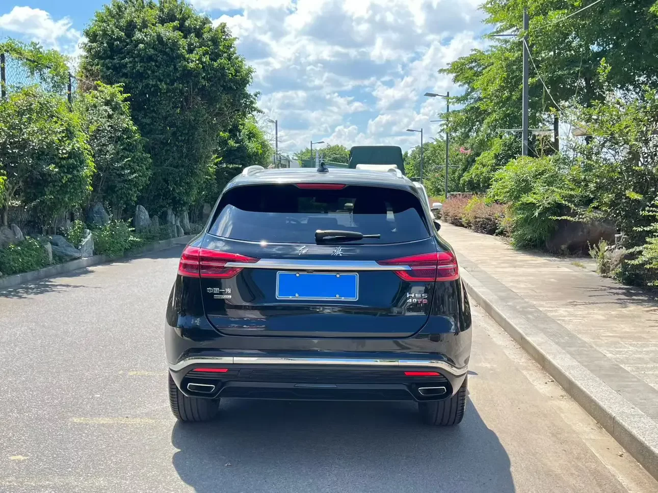 Hongqi HS5