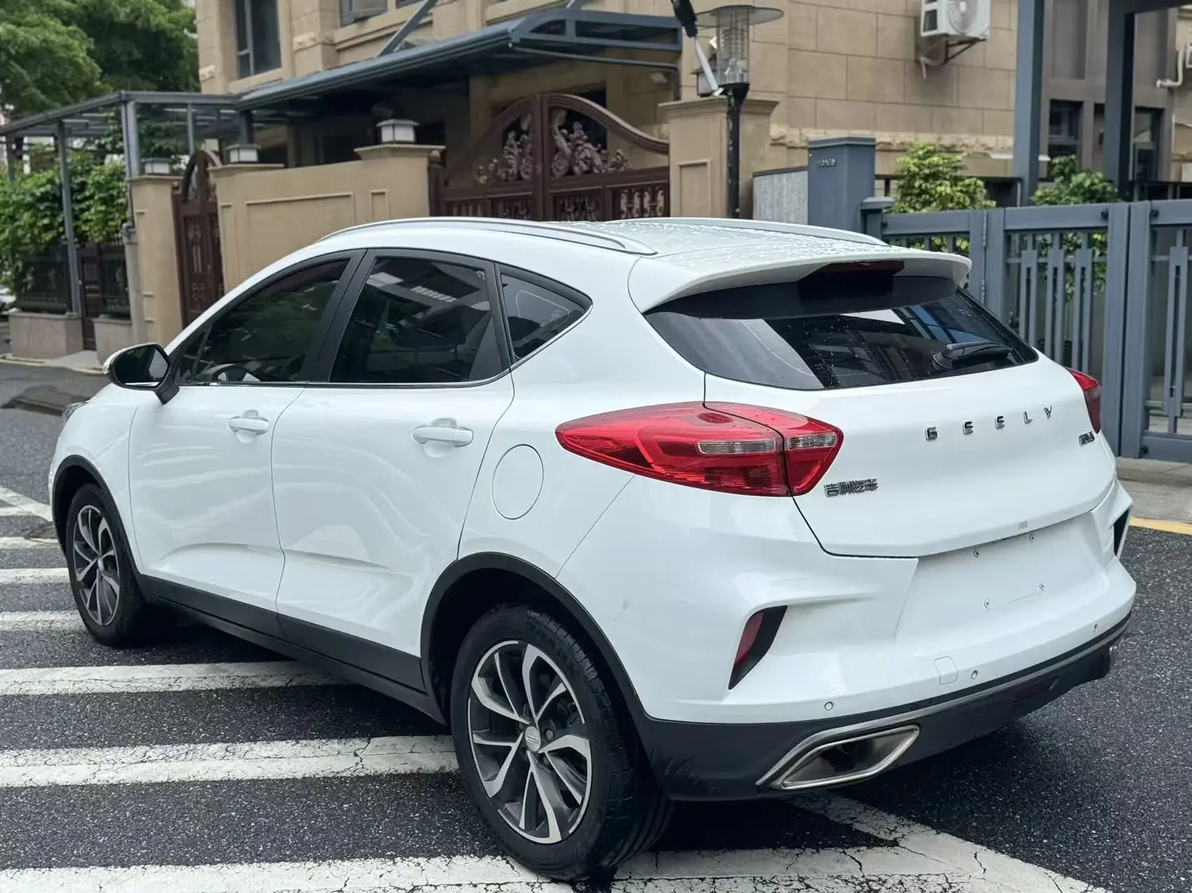 Geely Emgrand GS