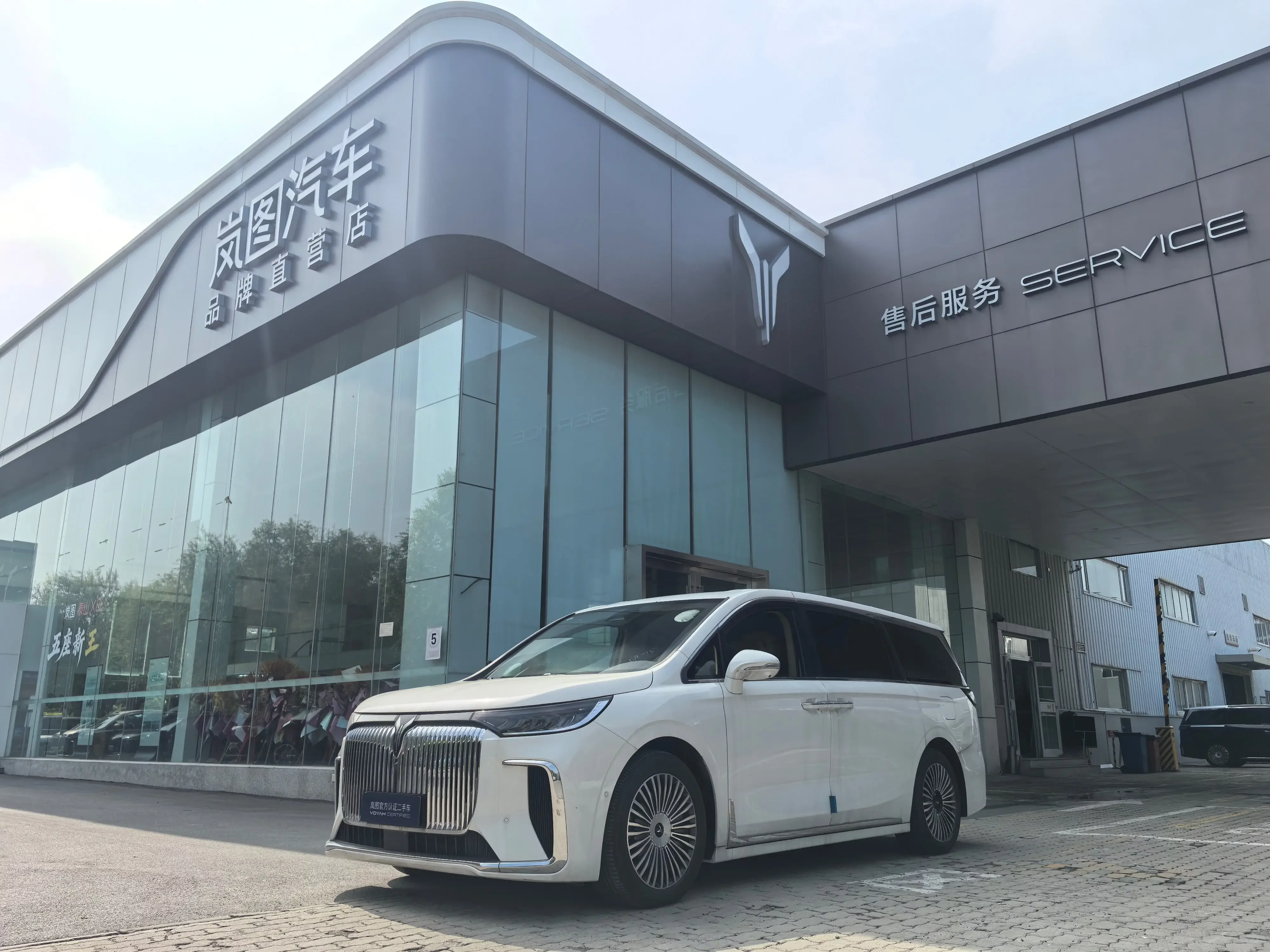 Voyah Lantu Dreamer PHEV  из Китая