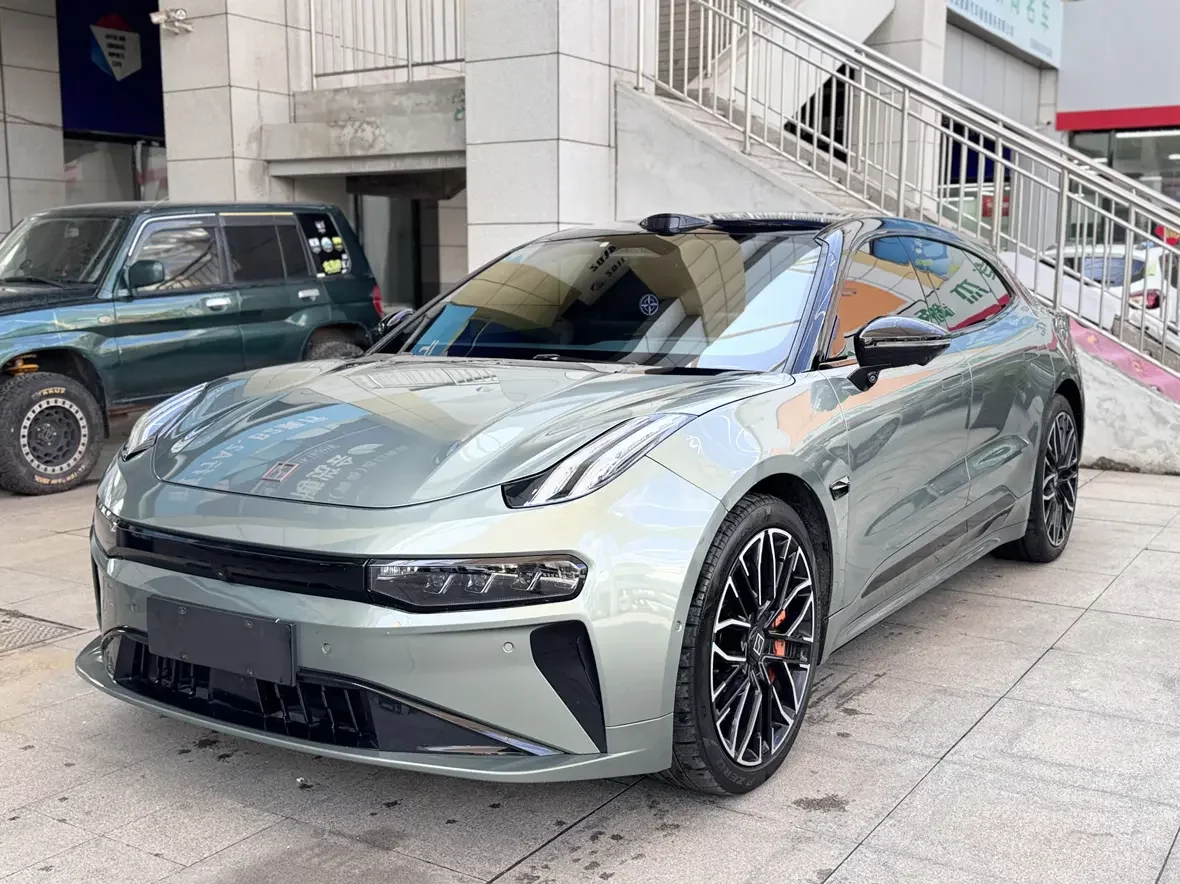 ZEEKR 001