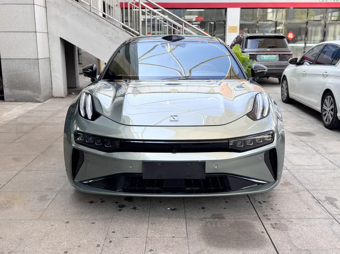 ZEEKR 001