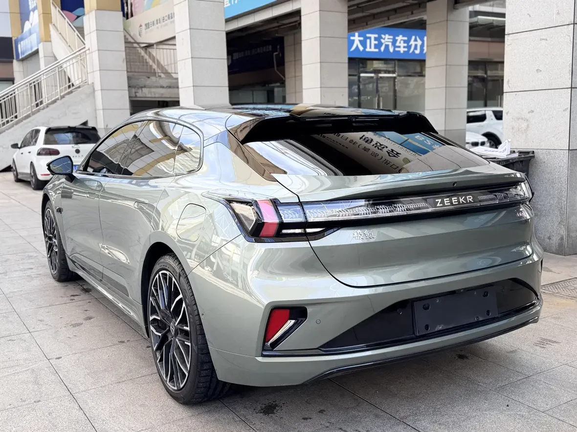 ZEEKR 001