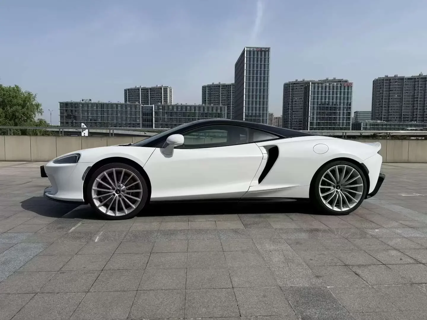 McLaren GT