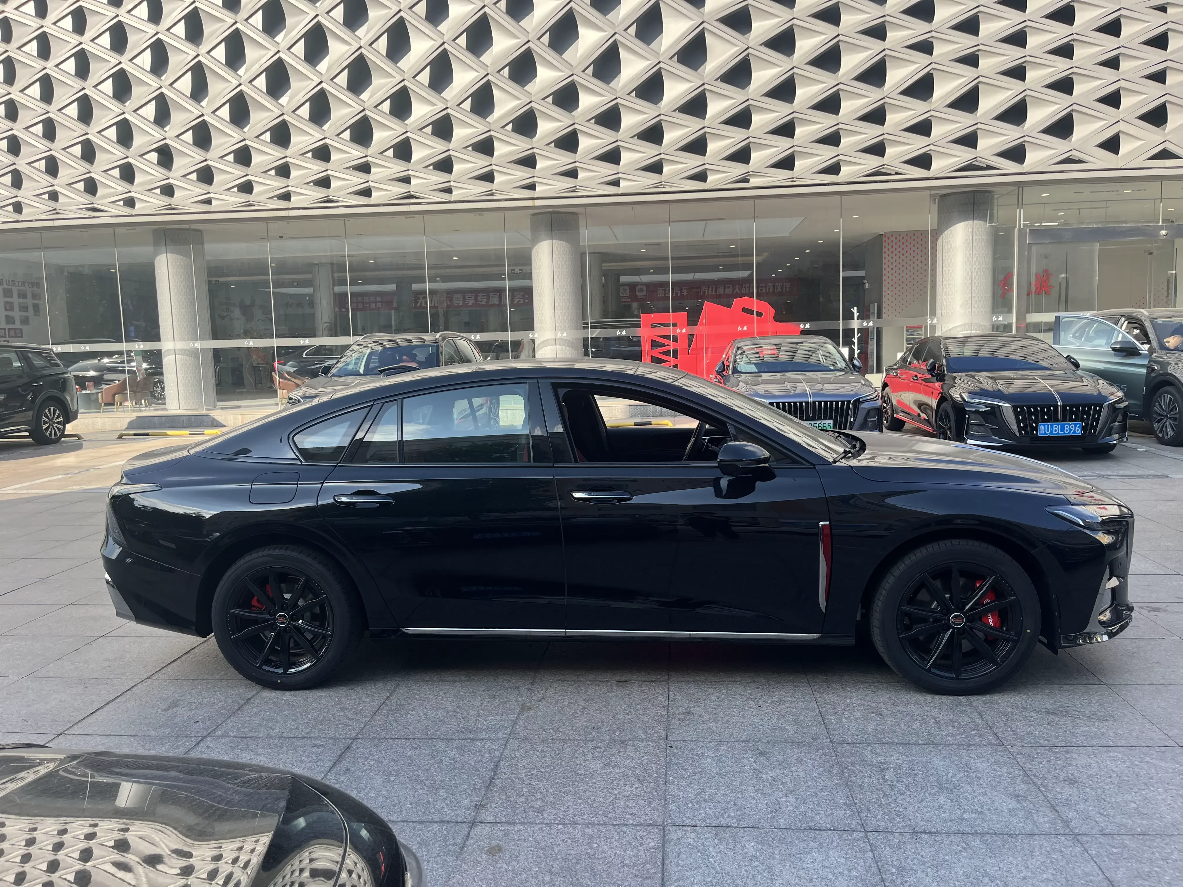 Hongqi H6