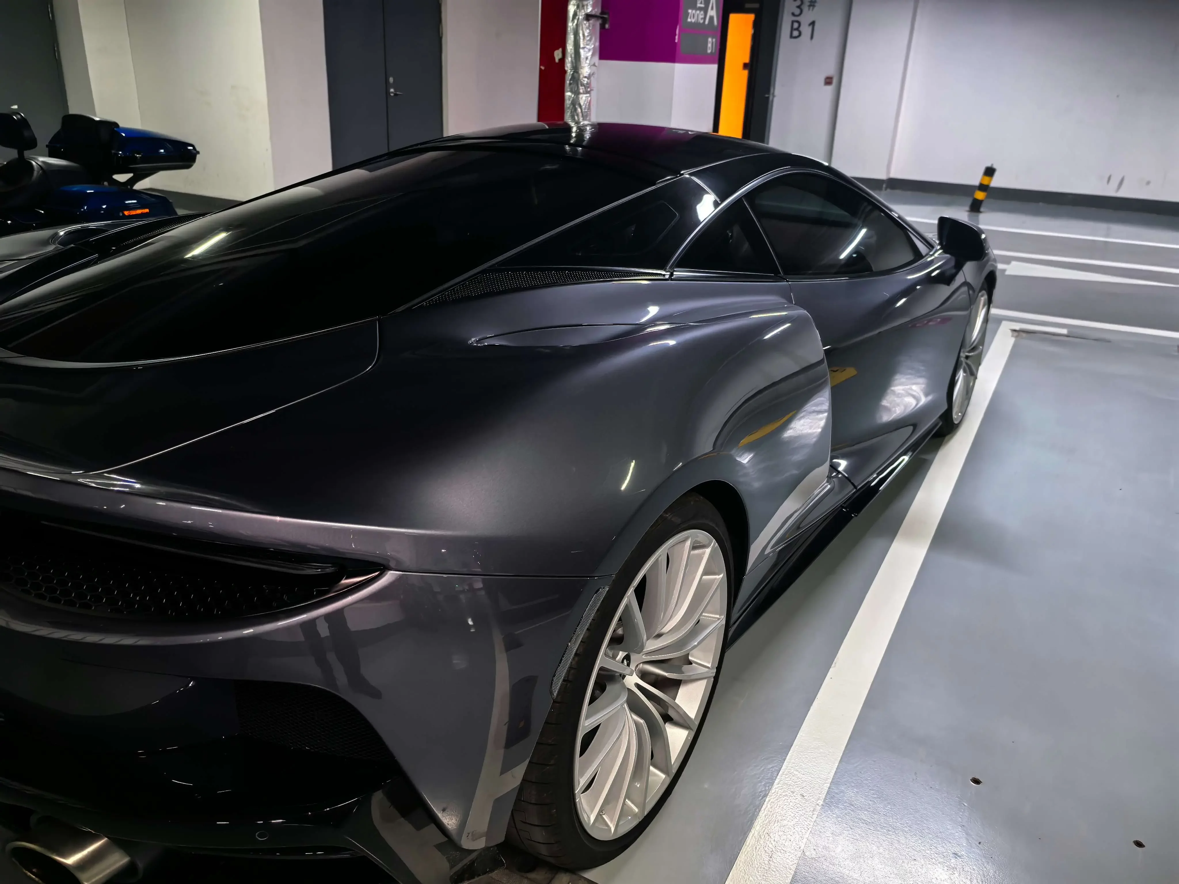 McLaren GT