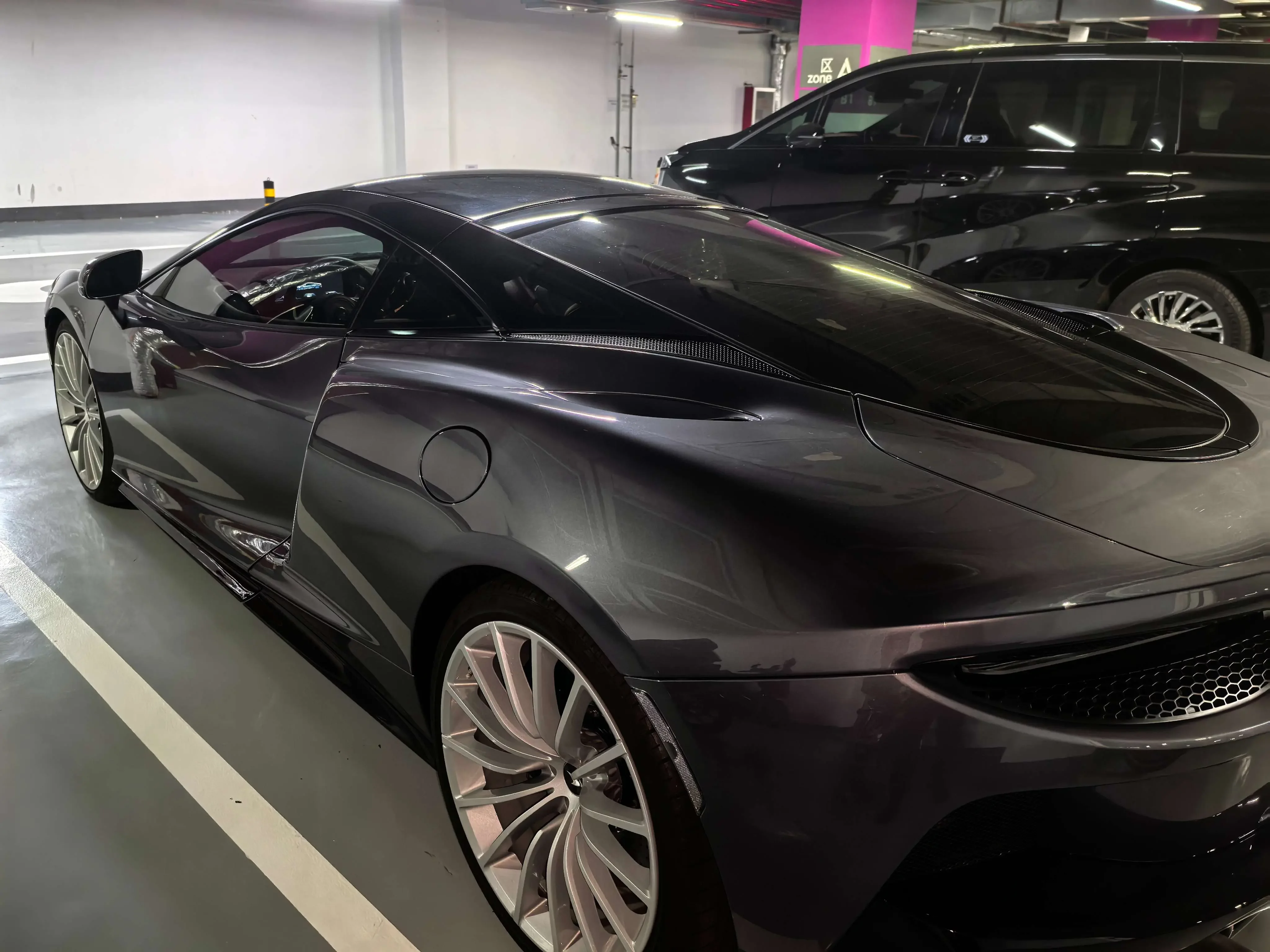 McLaren GT