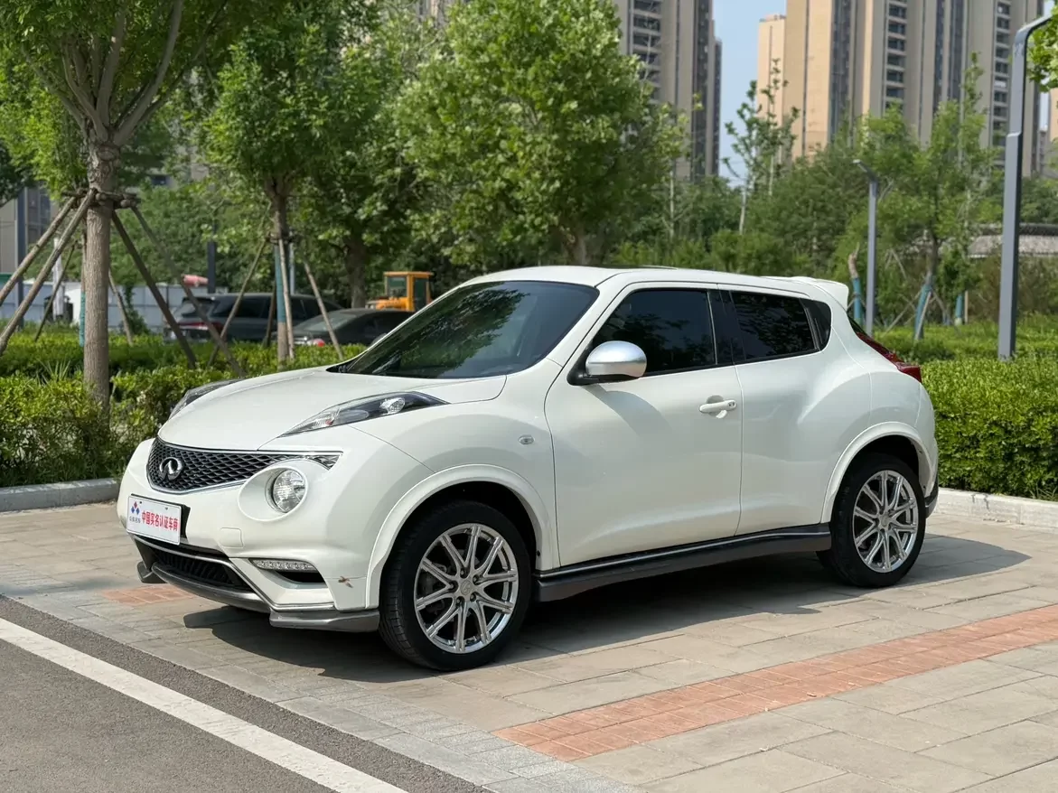 Infiniti ESQ  из Китая