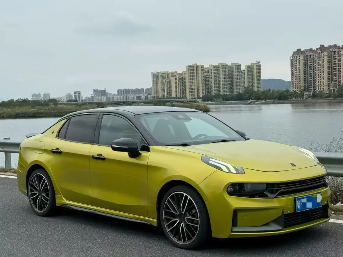Lynk & Co 03