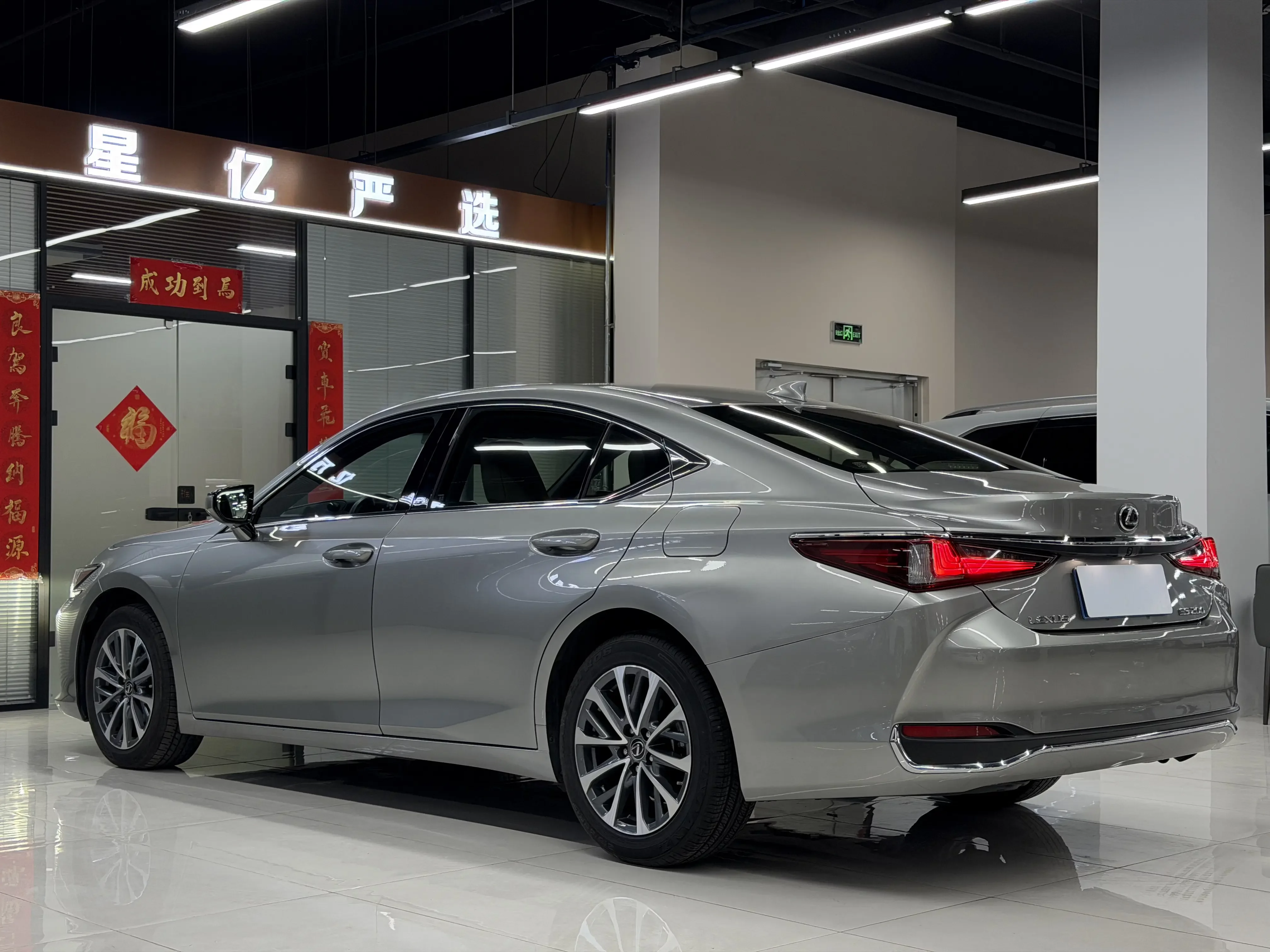Lexus ES