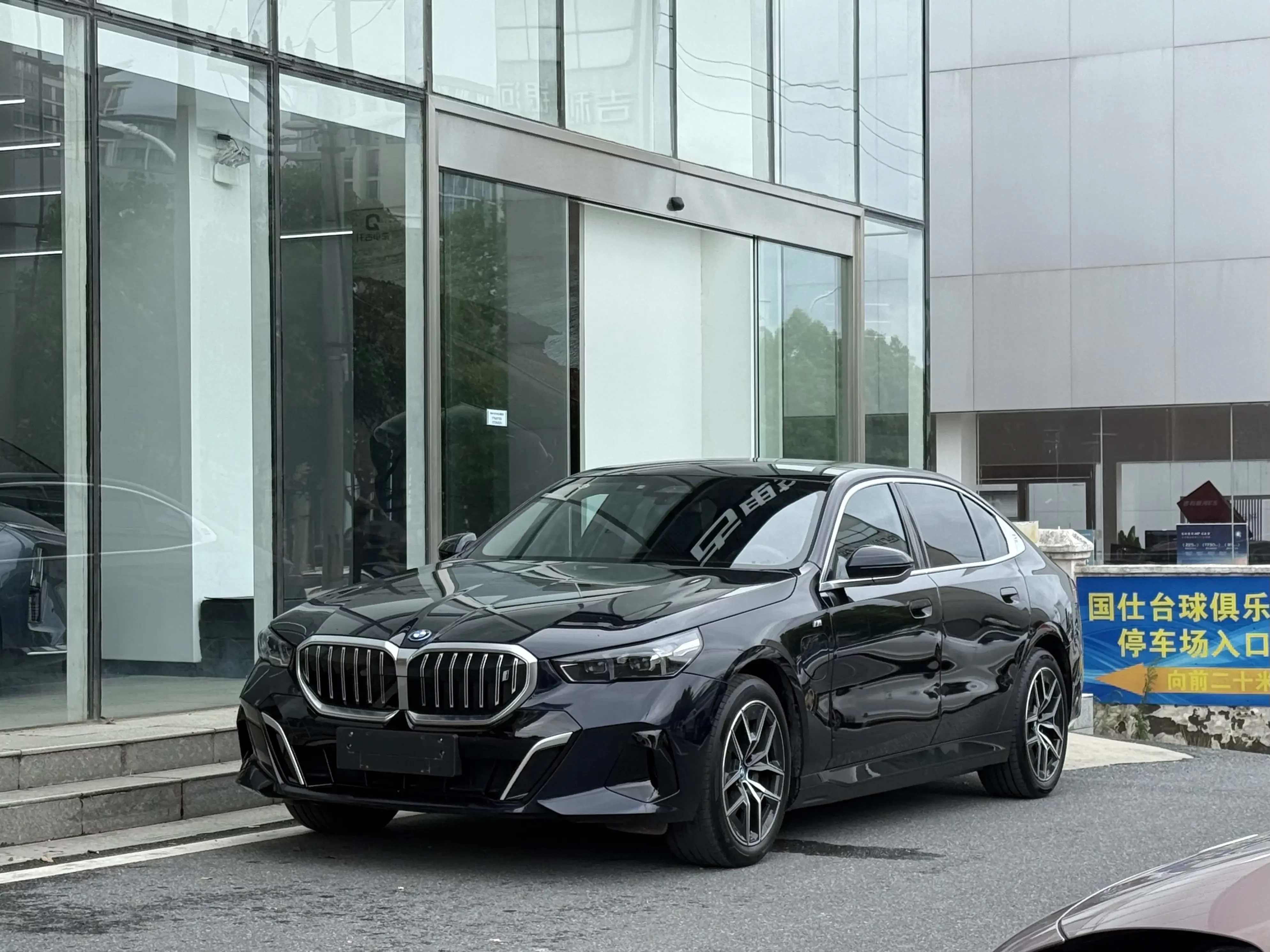 BMW i5