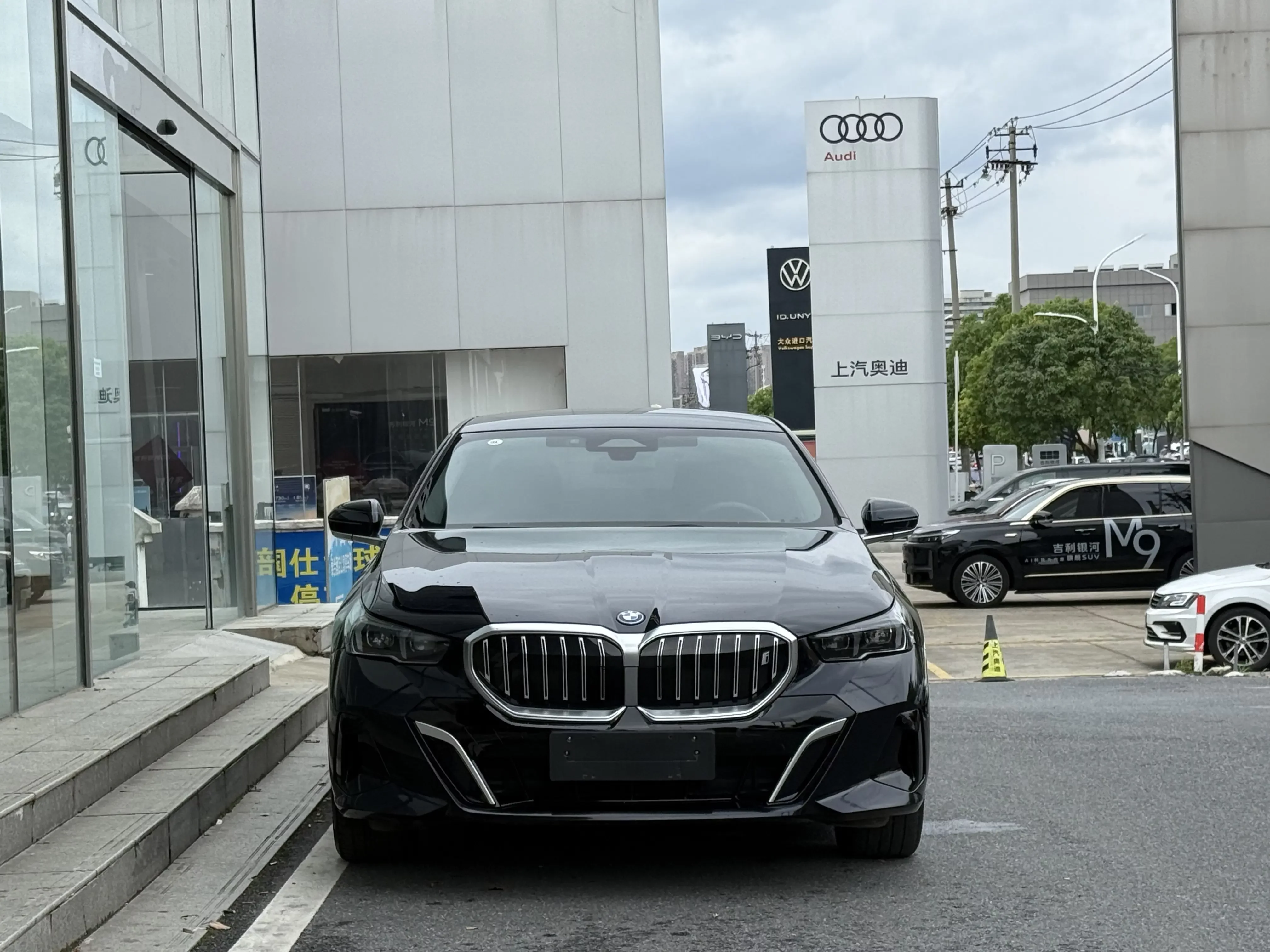 BMW i5
