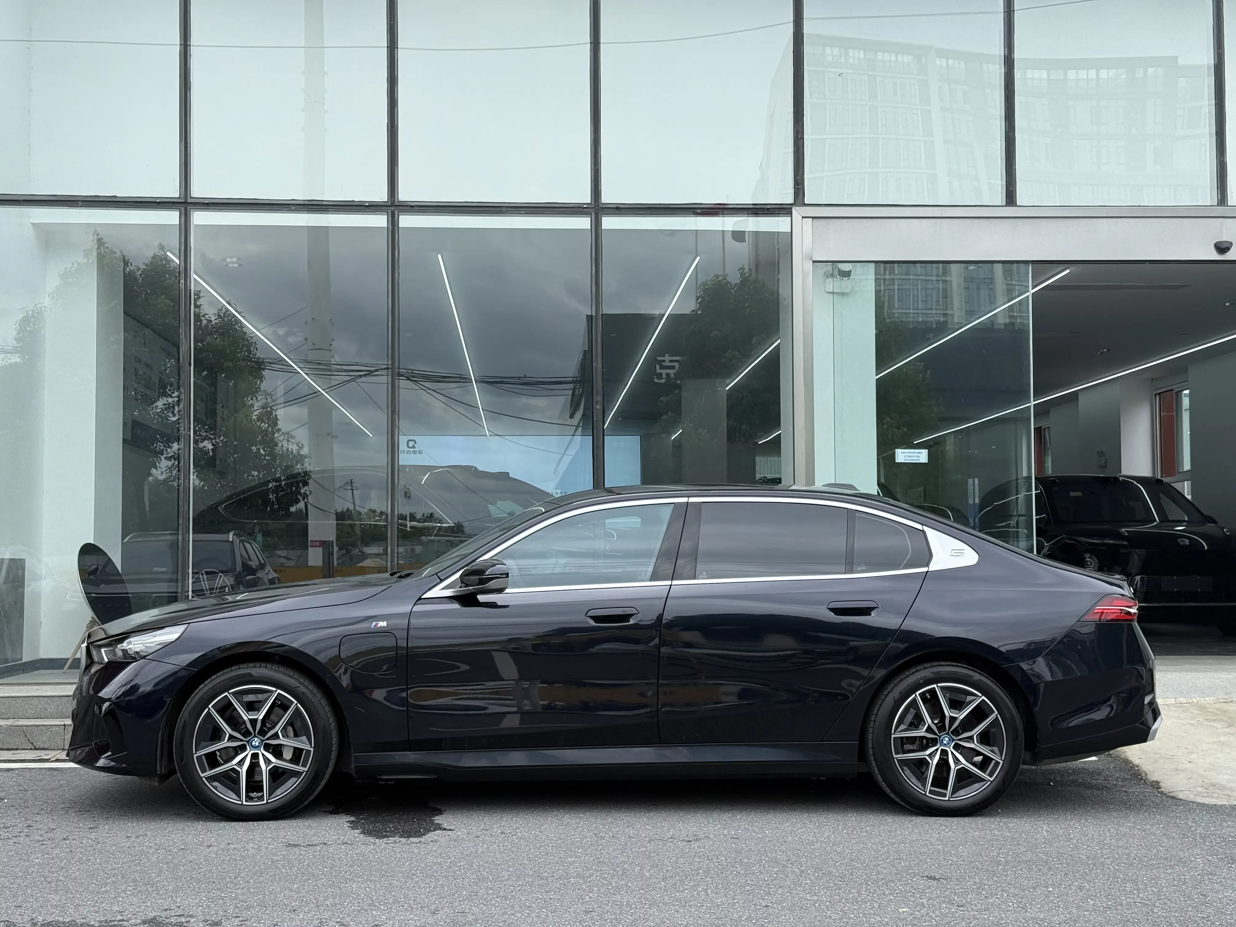 BMW i5