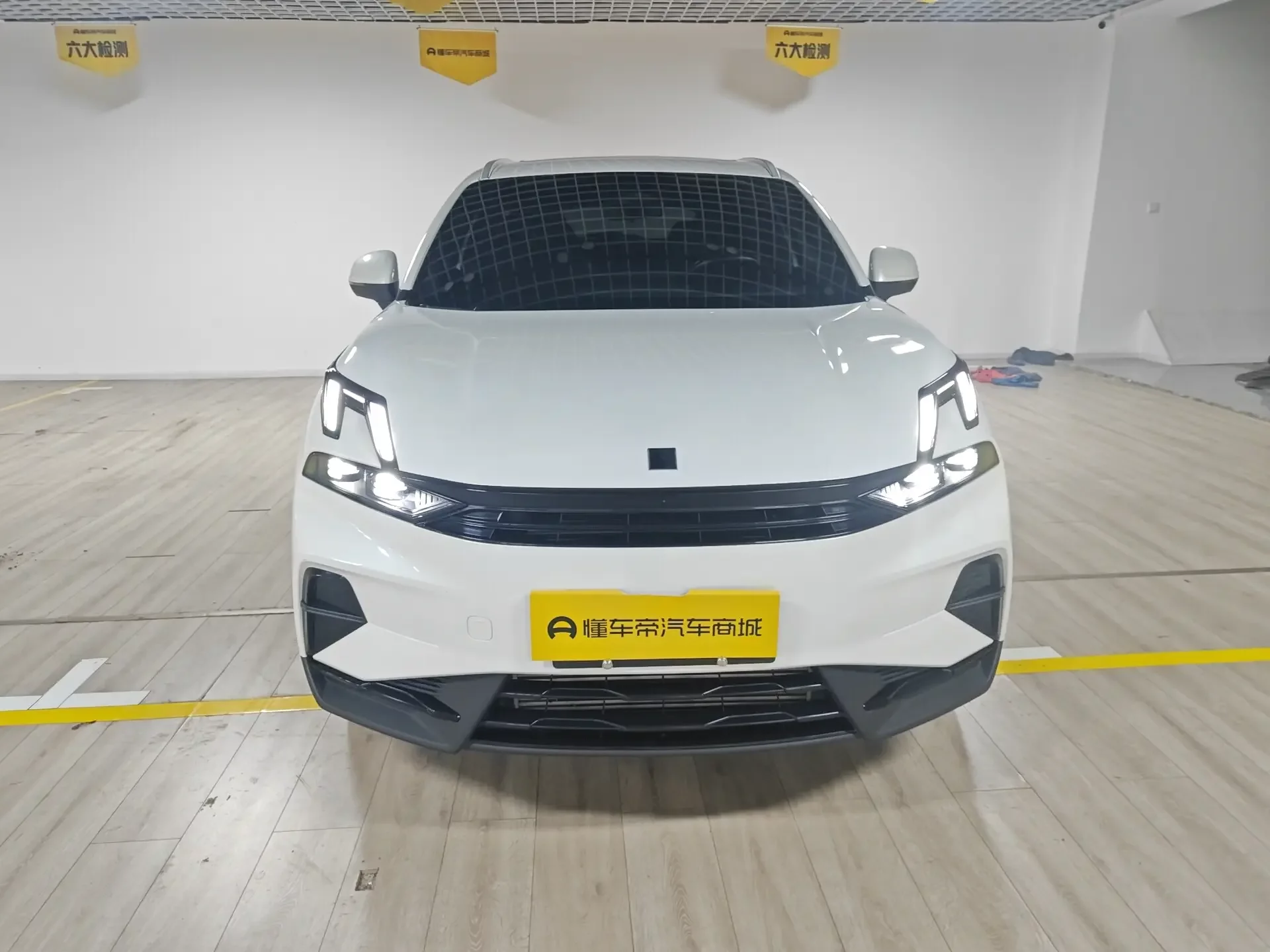Lynk & Co 06