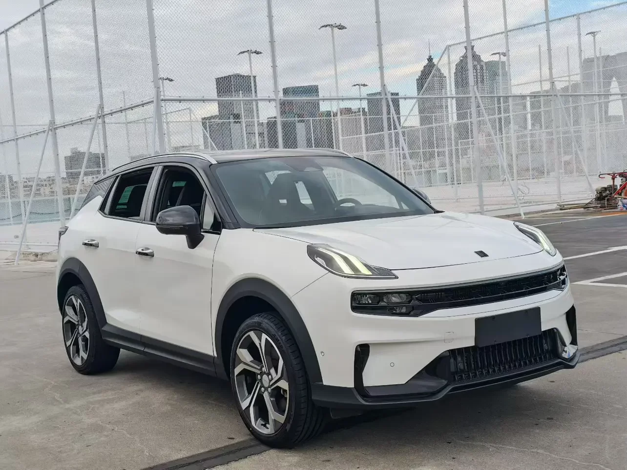 Lynk & Co 06