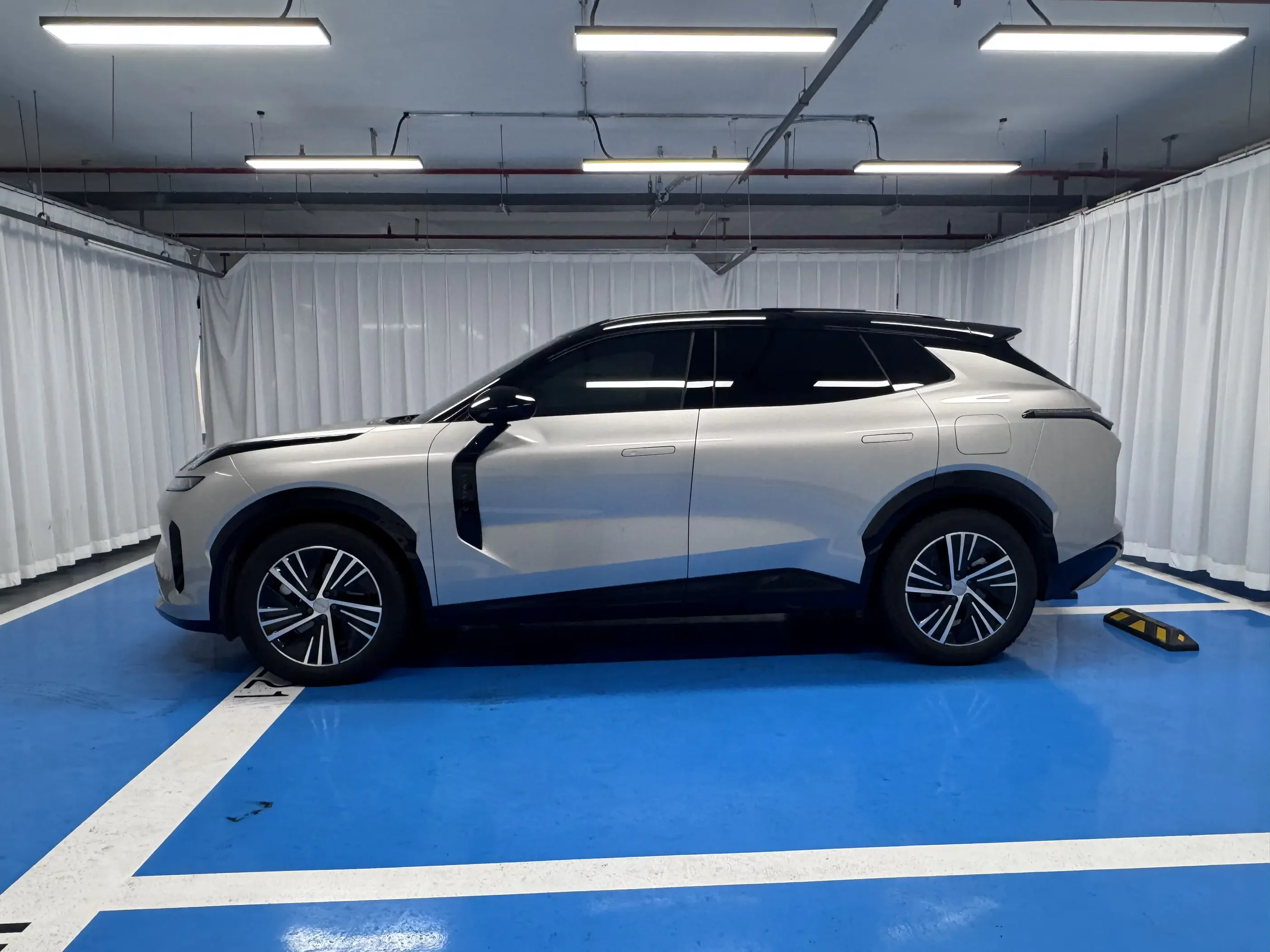 Lynk & Co 08 EM-P