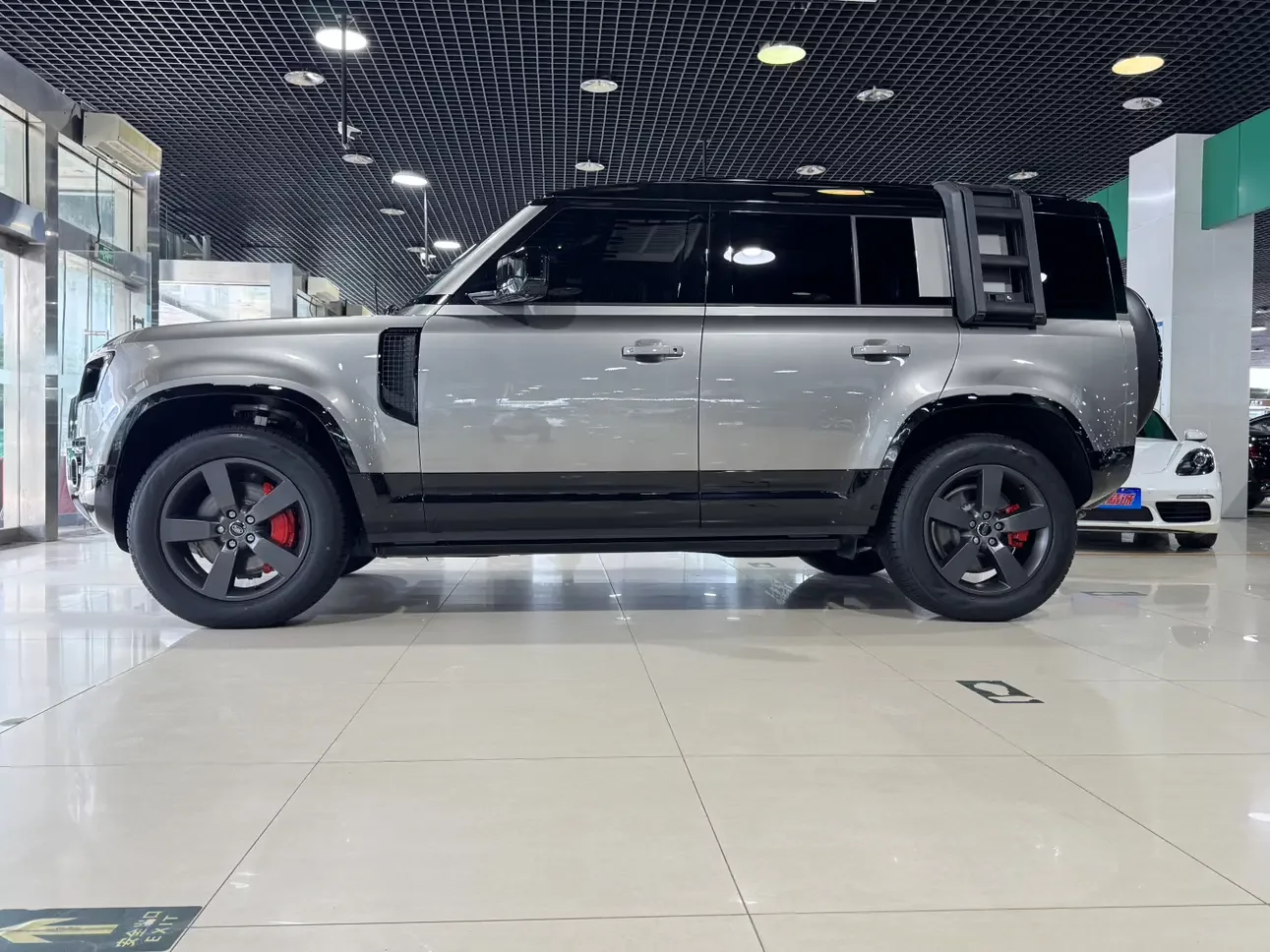 Land Rover guard