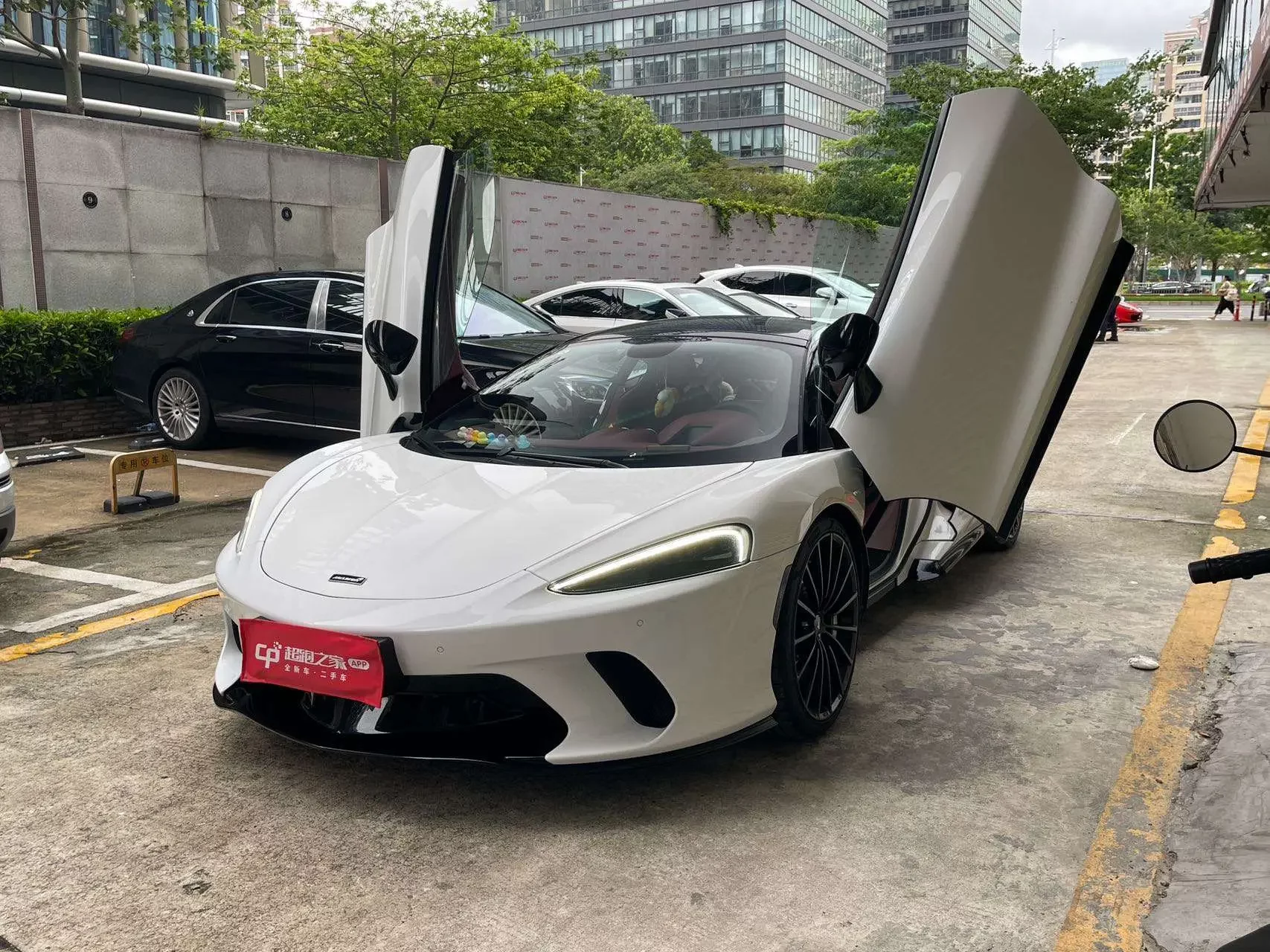 McLaren GT