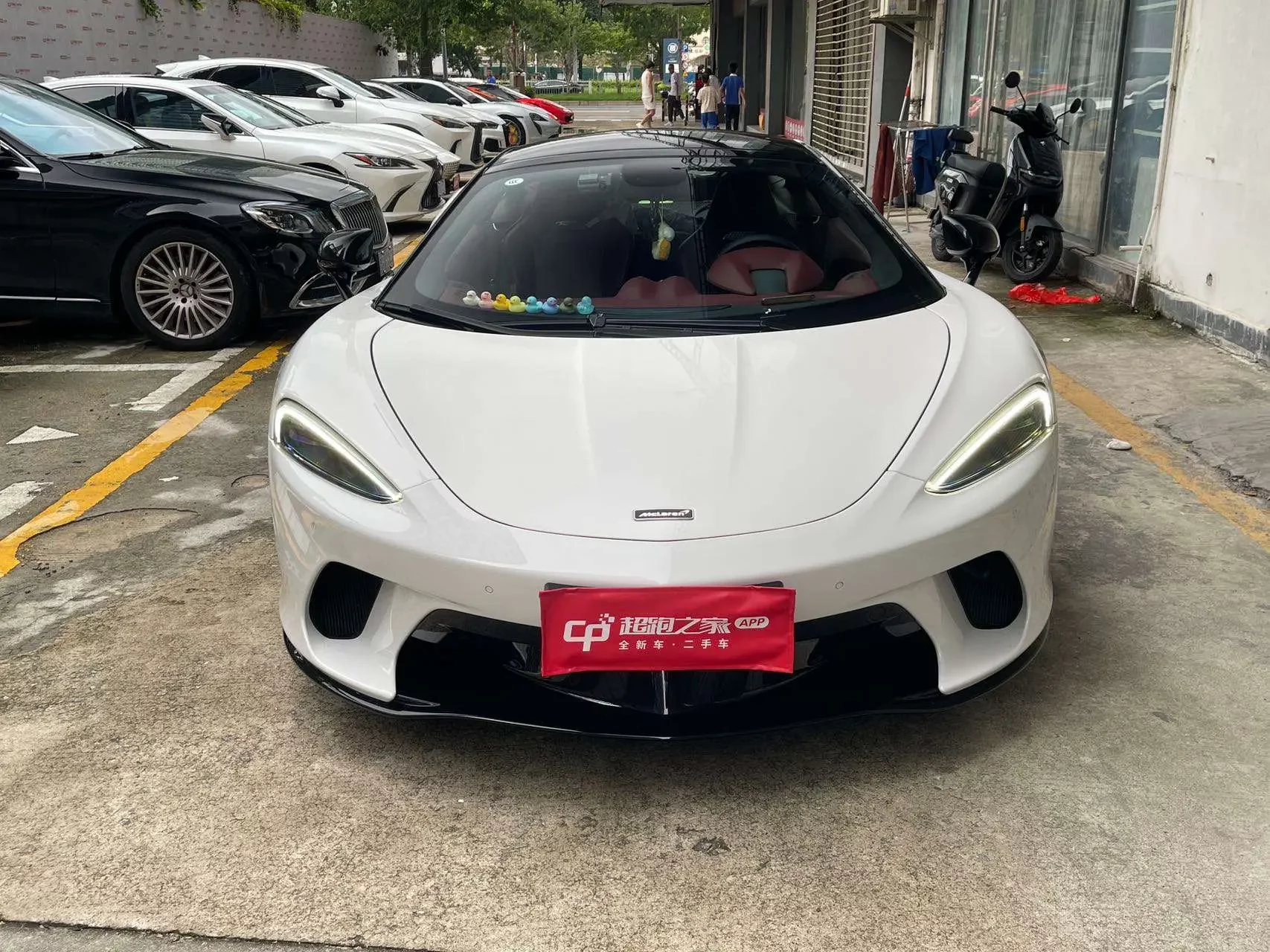 McLaren GT