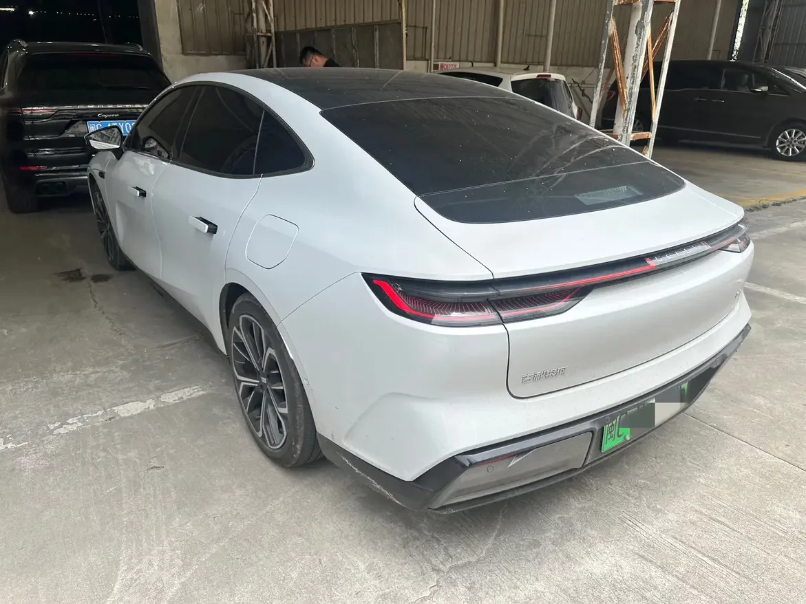 Geely Galaxy E8