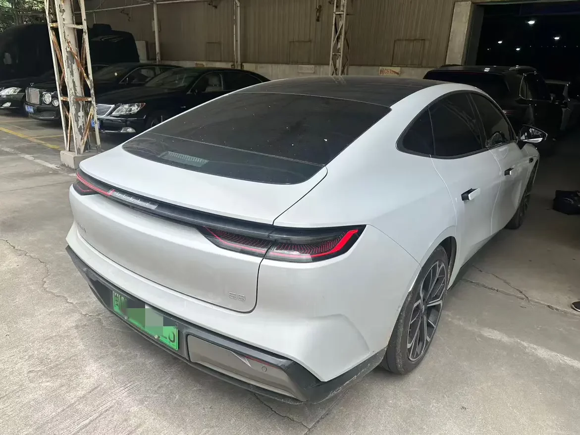 Geely Galaxy E8