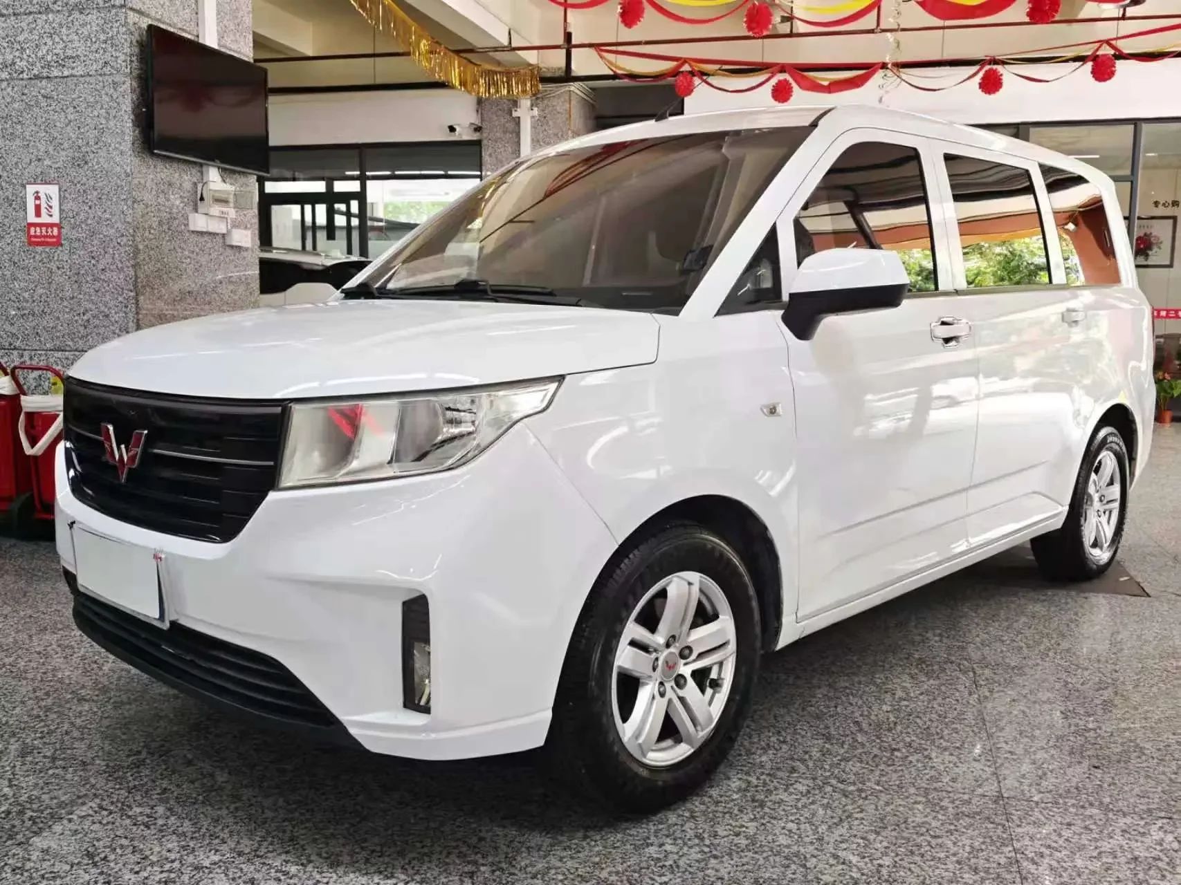 Wuling Hongguang PLUS