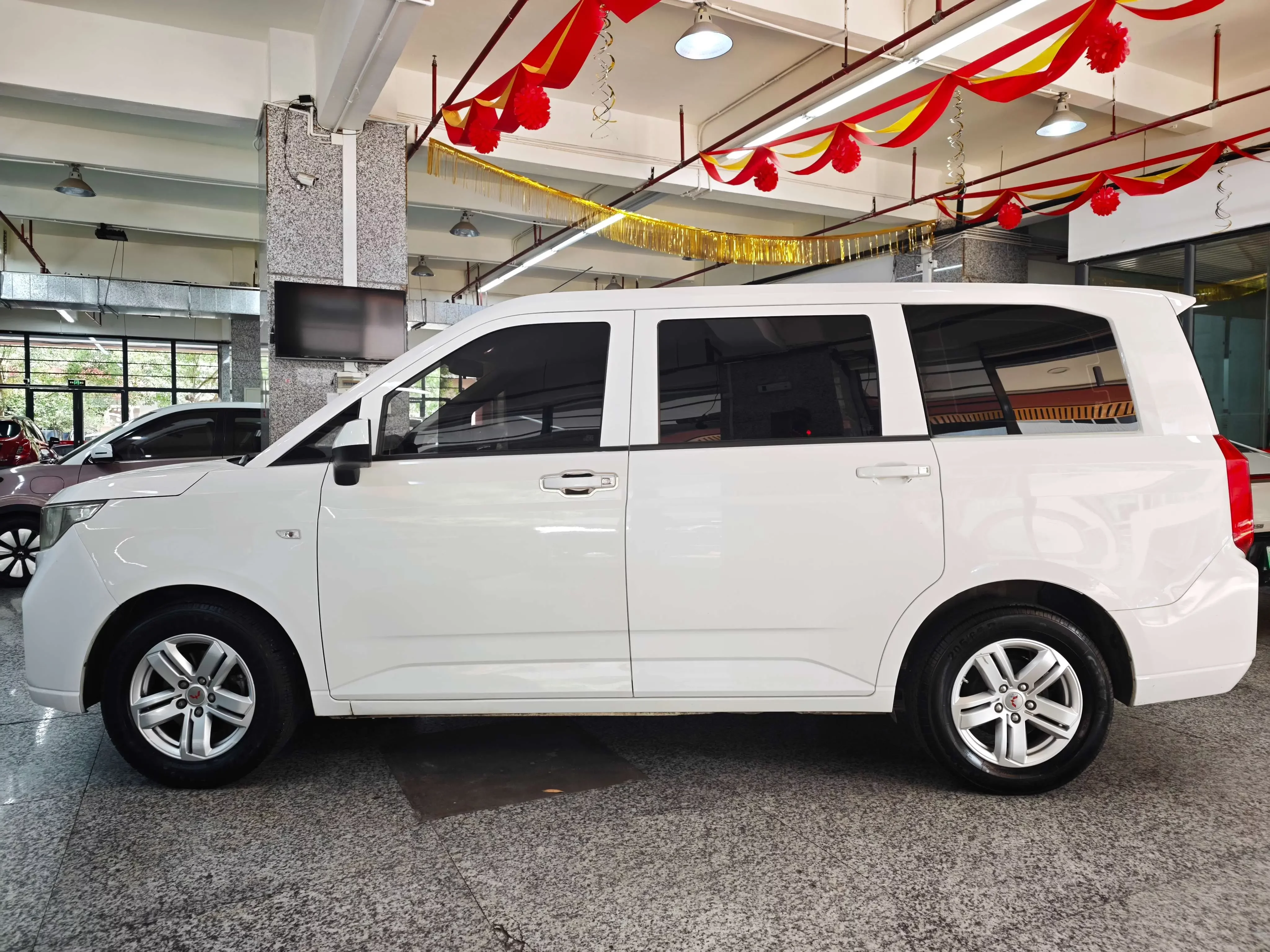 Wuling Hongguang PLUS