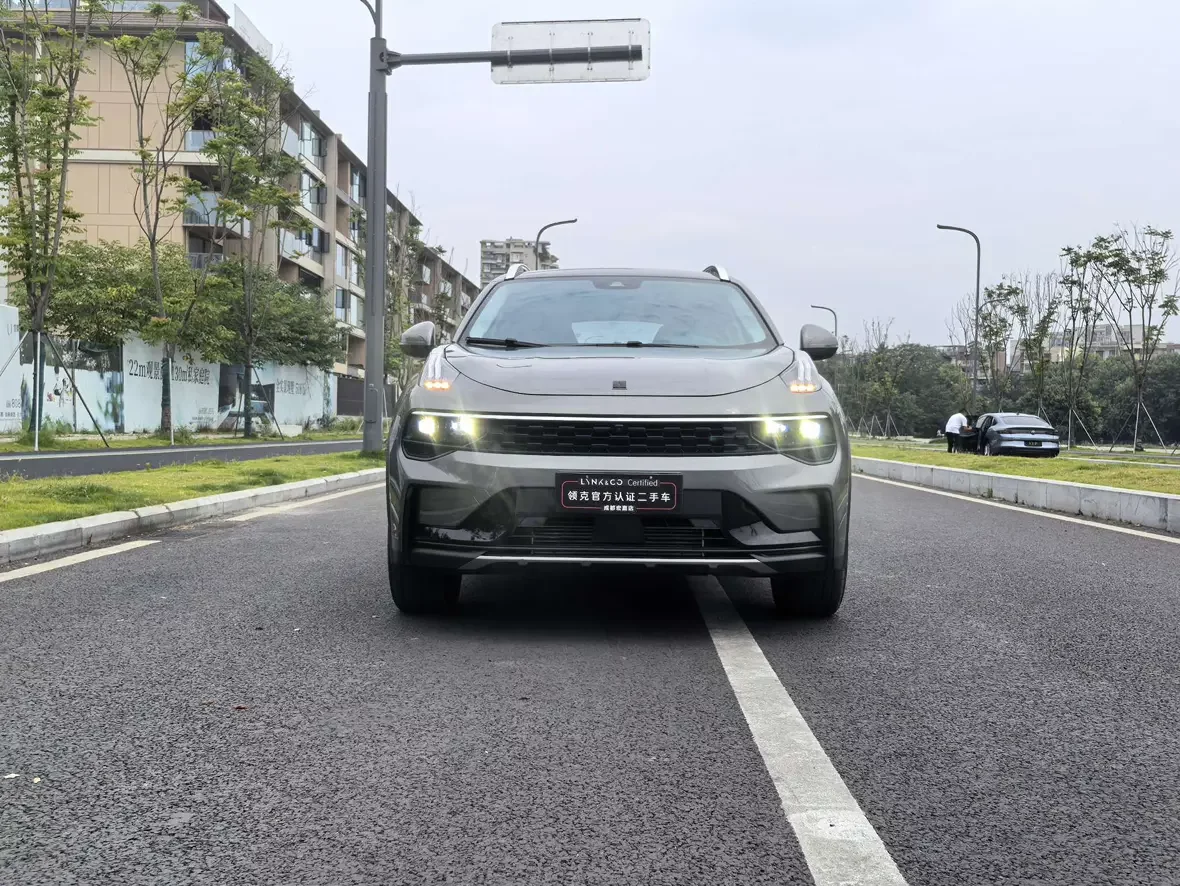 Lynk & Co 01