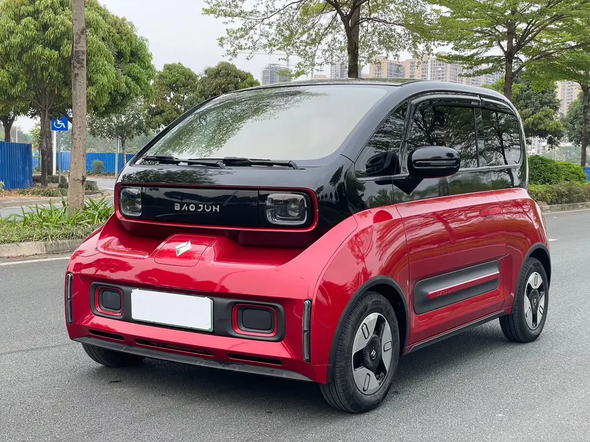 Baojun E300  из Китая