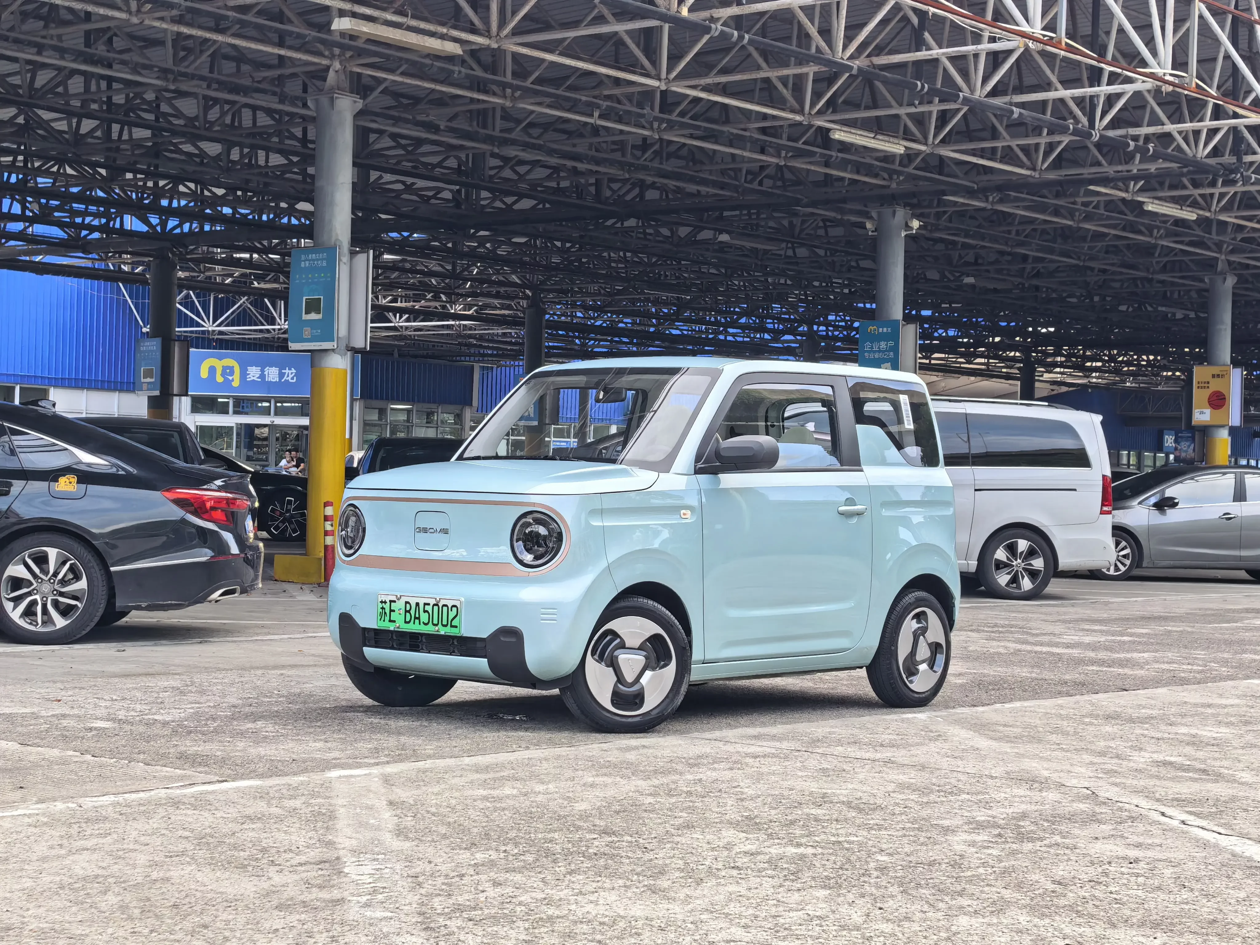 Geely panda