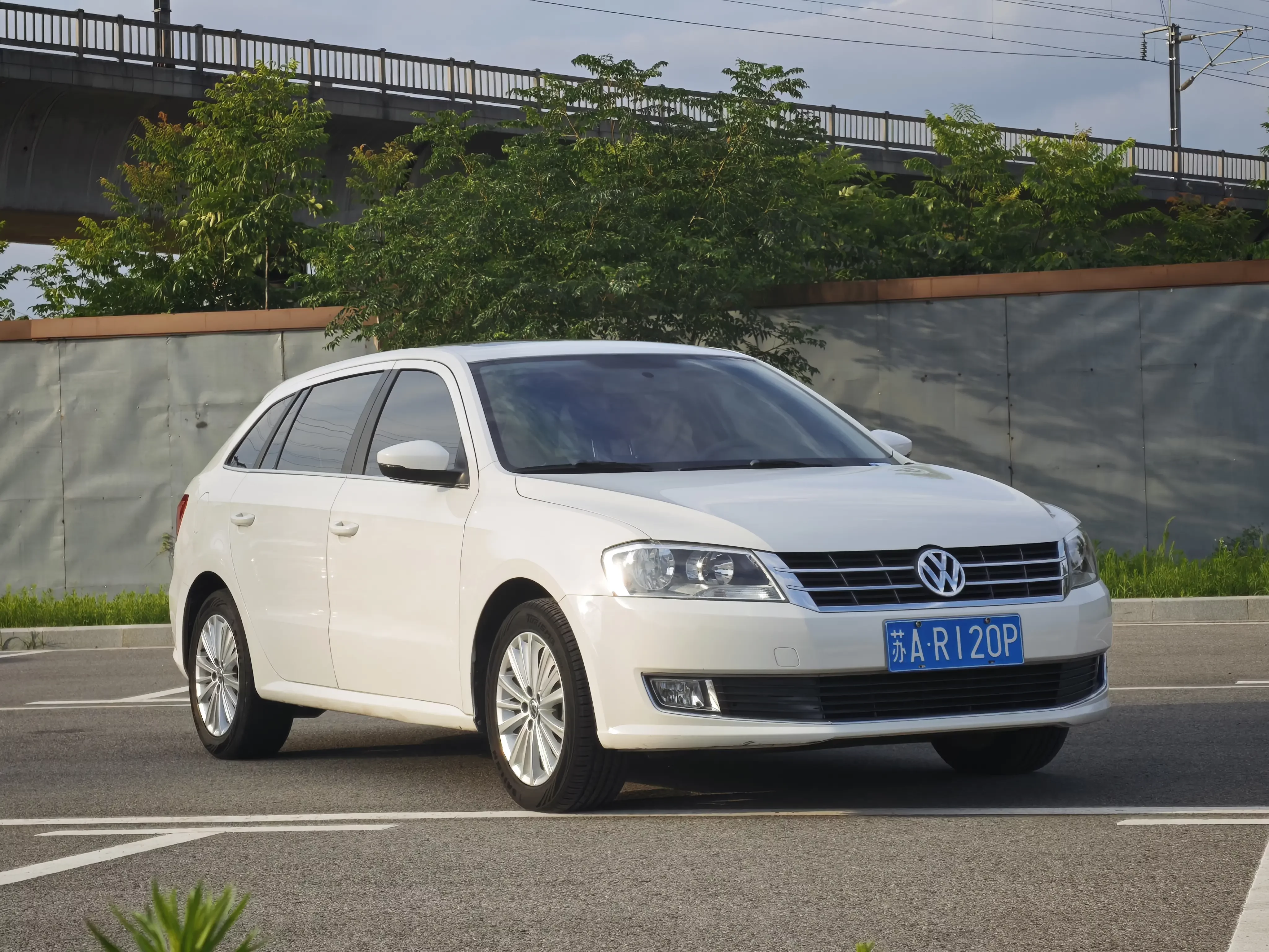 Volkswagen Langxing  из Китая