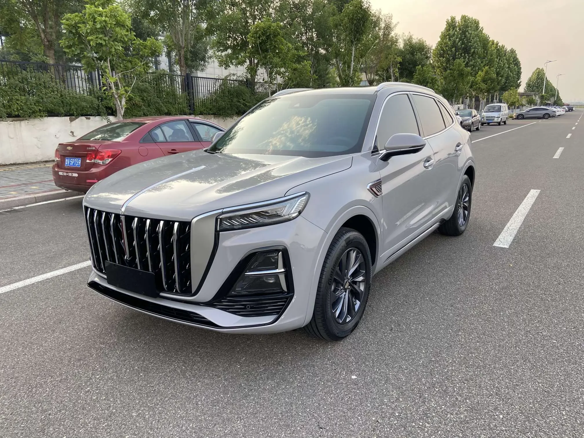 Hongqi HS5  из Китая