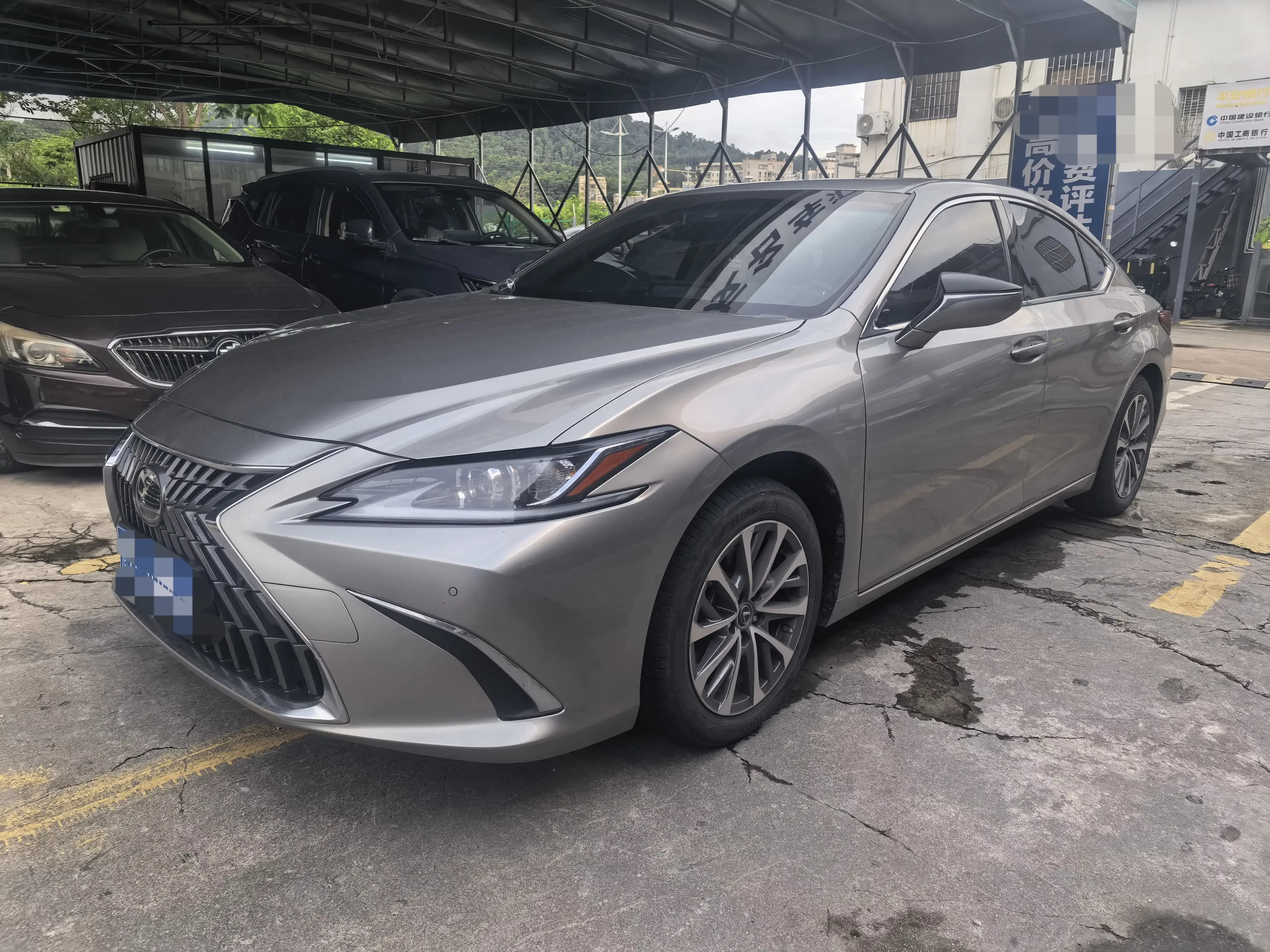 Lexus ES