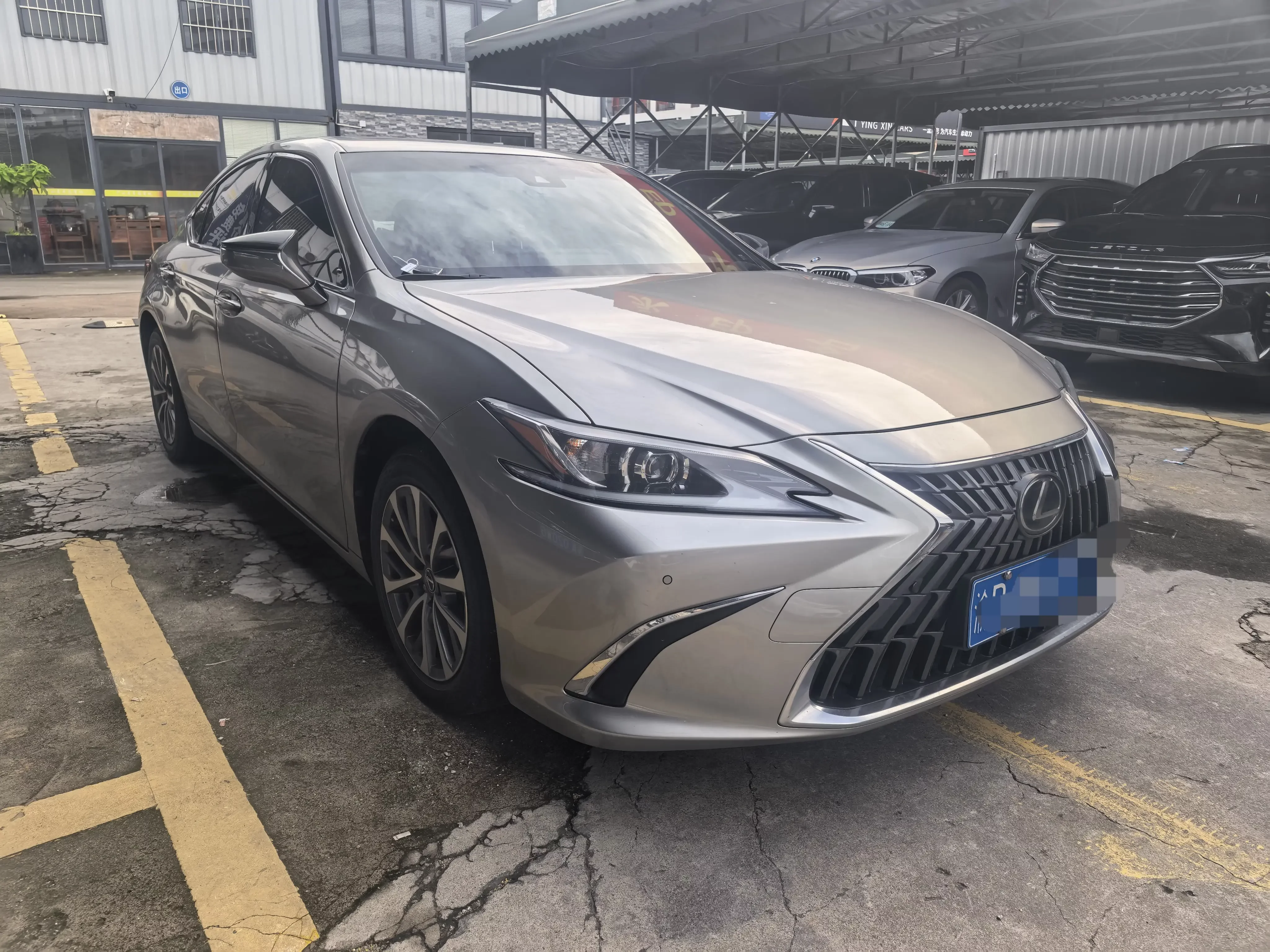Lexus ES