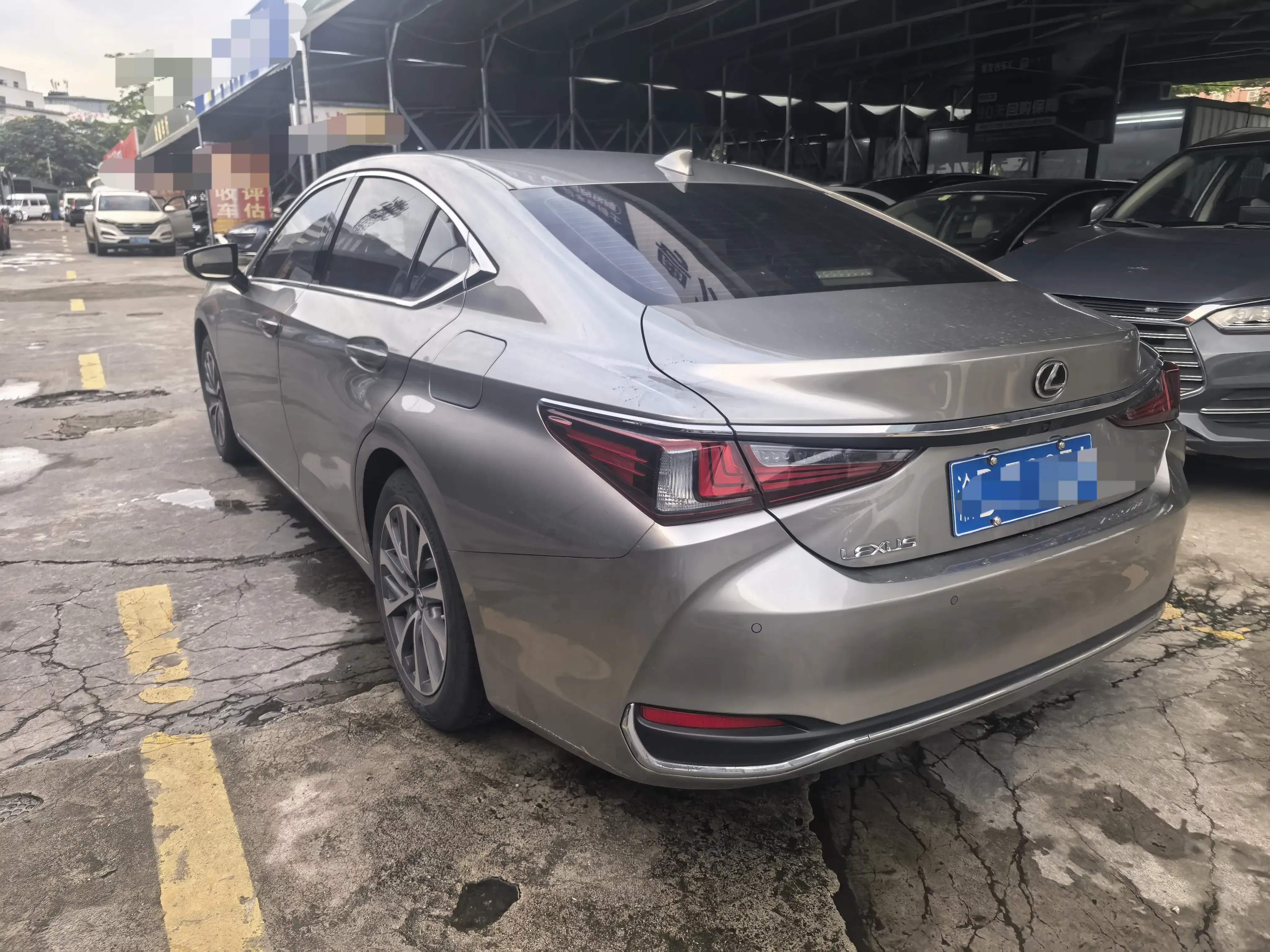 Lexus ES