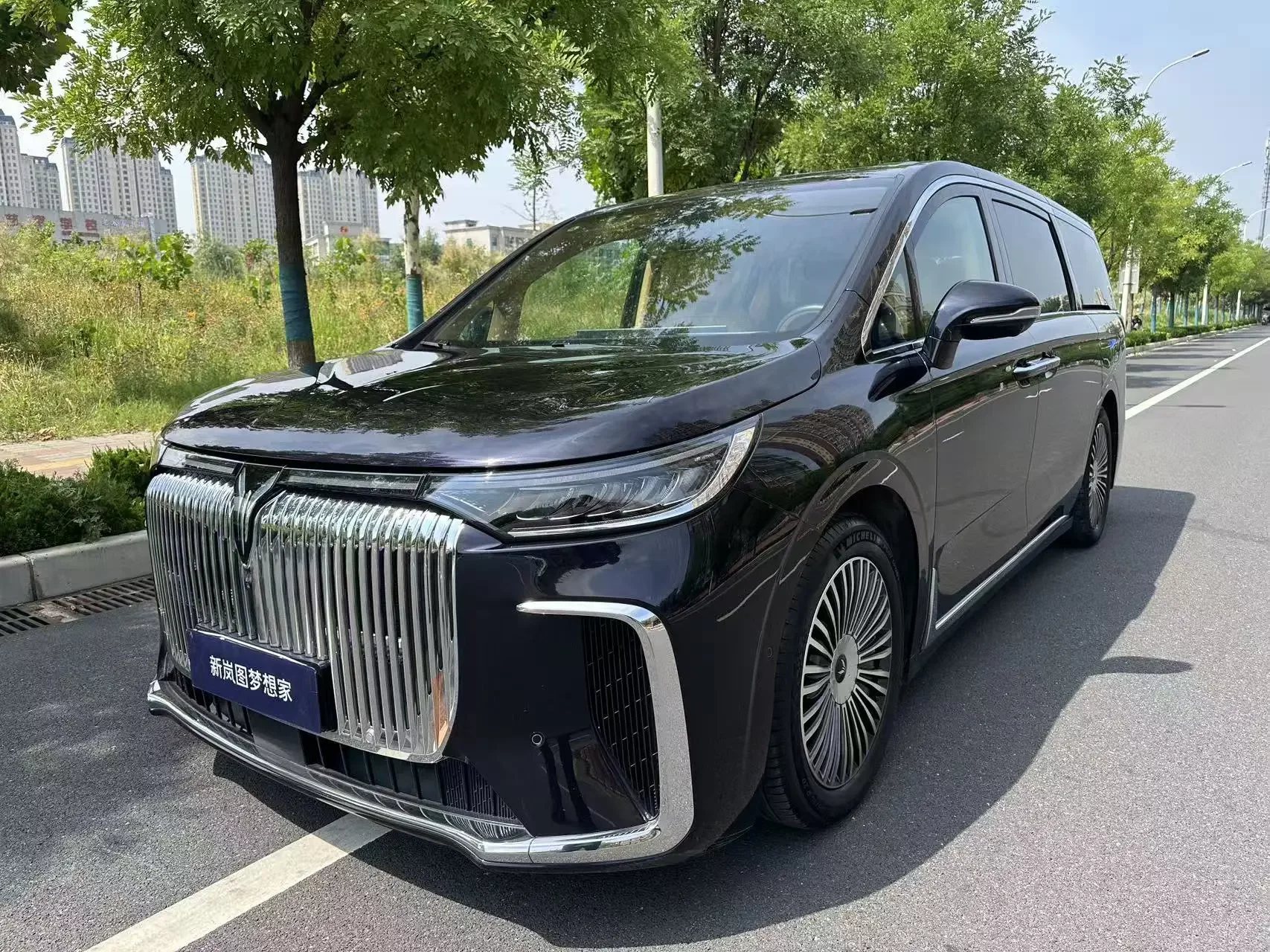 Voyah Lantu Dreamer PHEV  из Китая