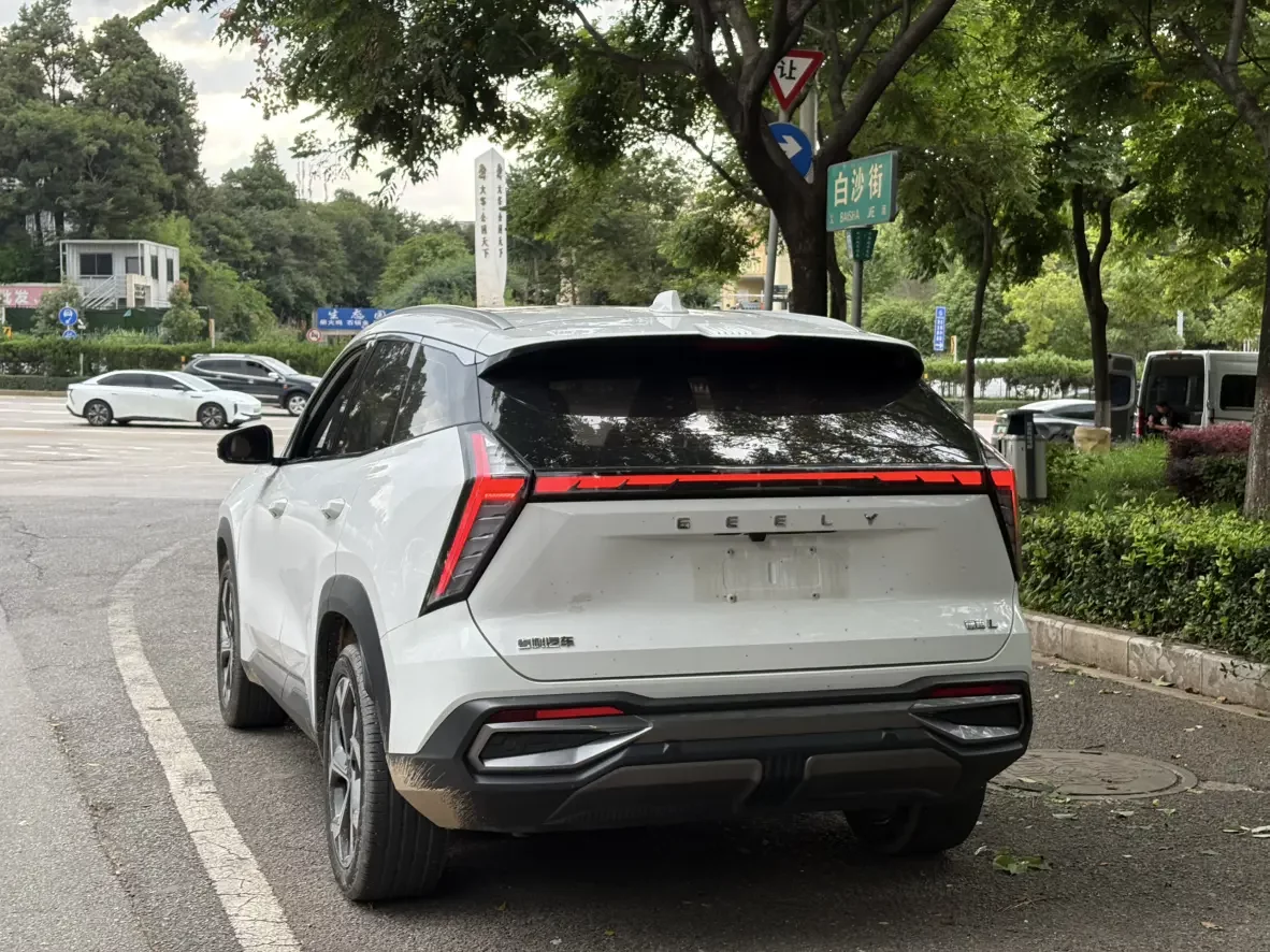 Geely Atlas L