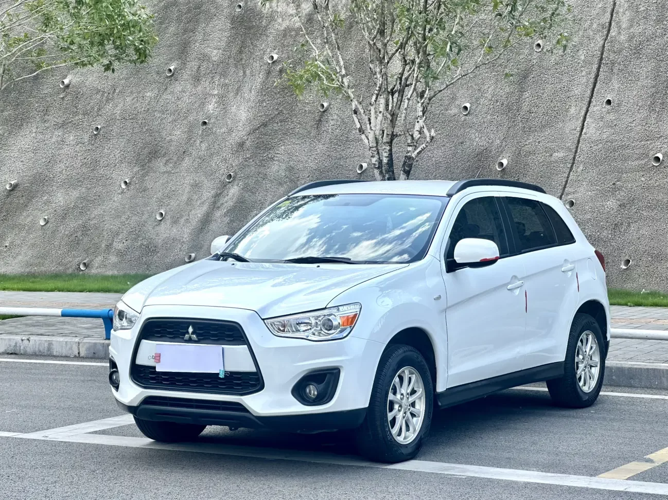 Mitsubishi Jinxuan ASX  из Китая