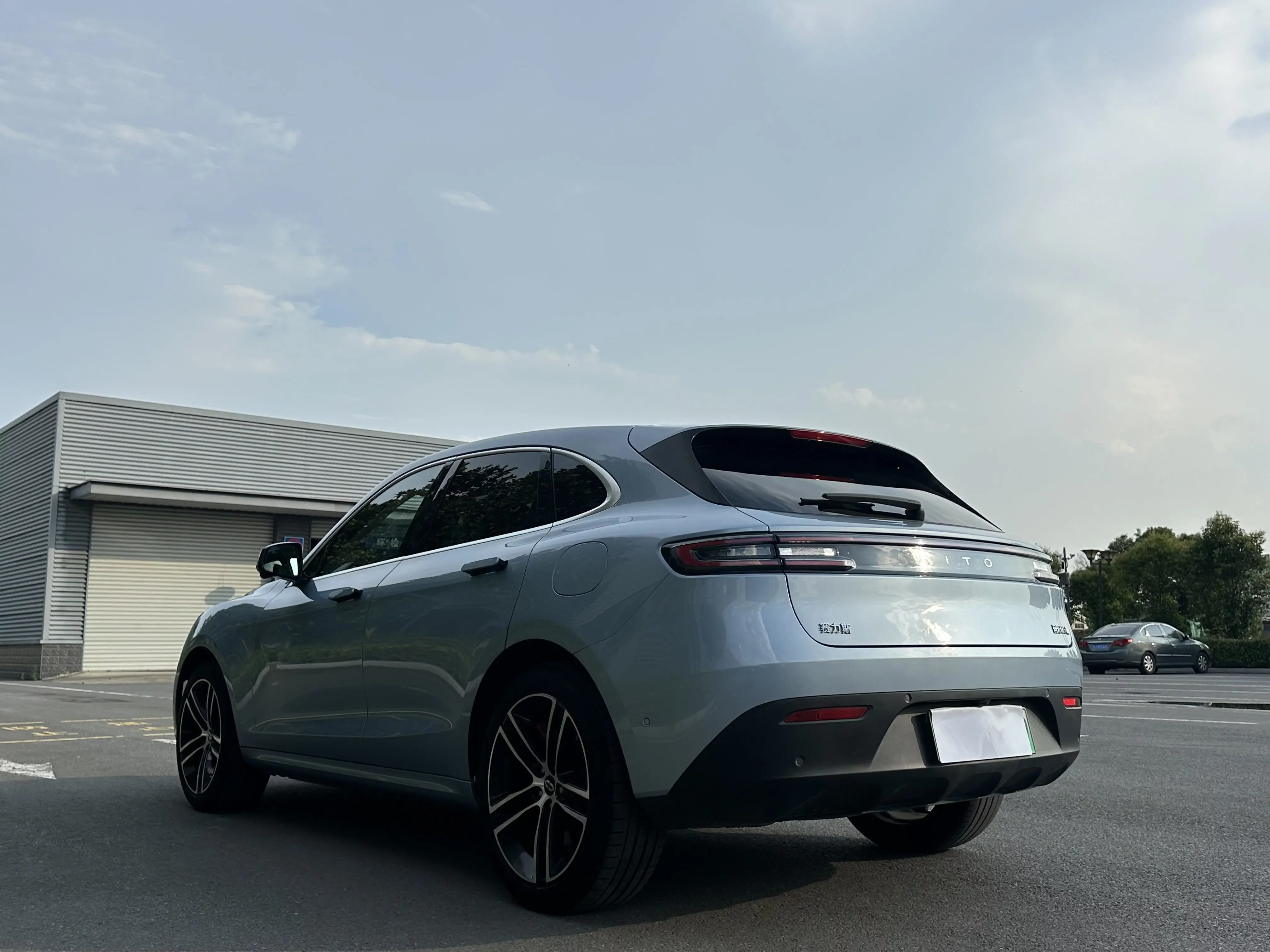 AITO M5