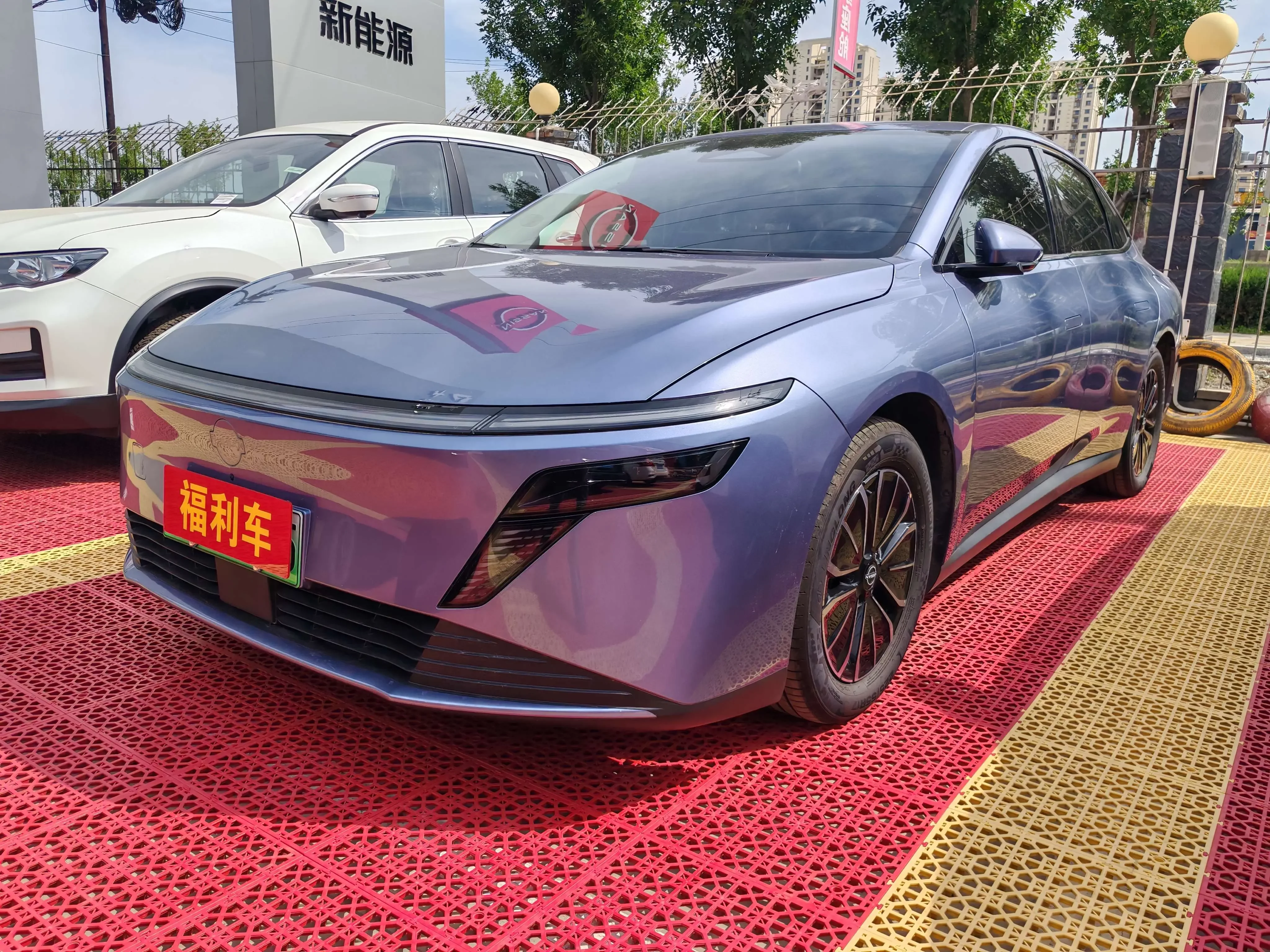 Nissan N6  из Китая