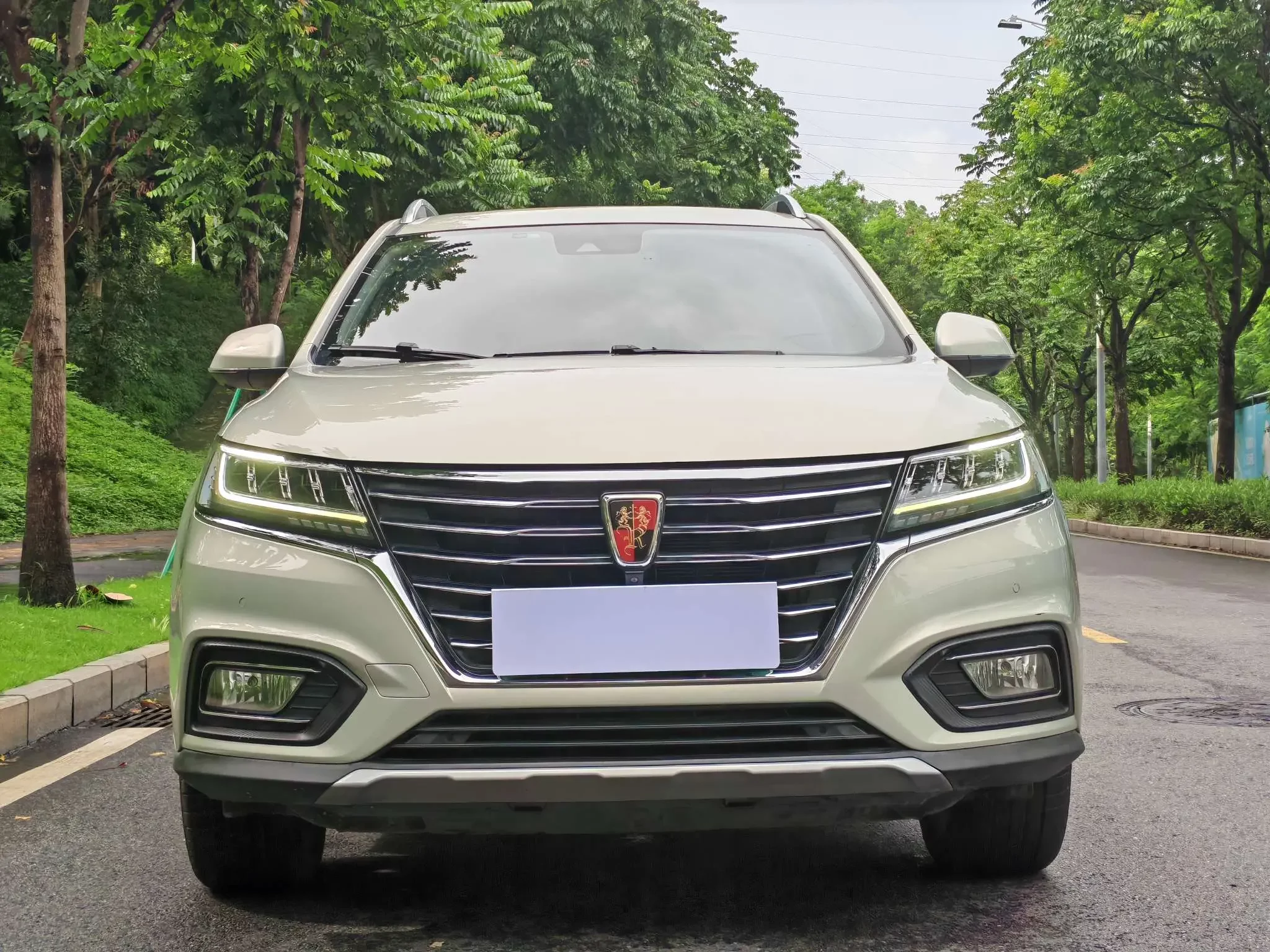 Roewe eRX5