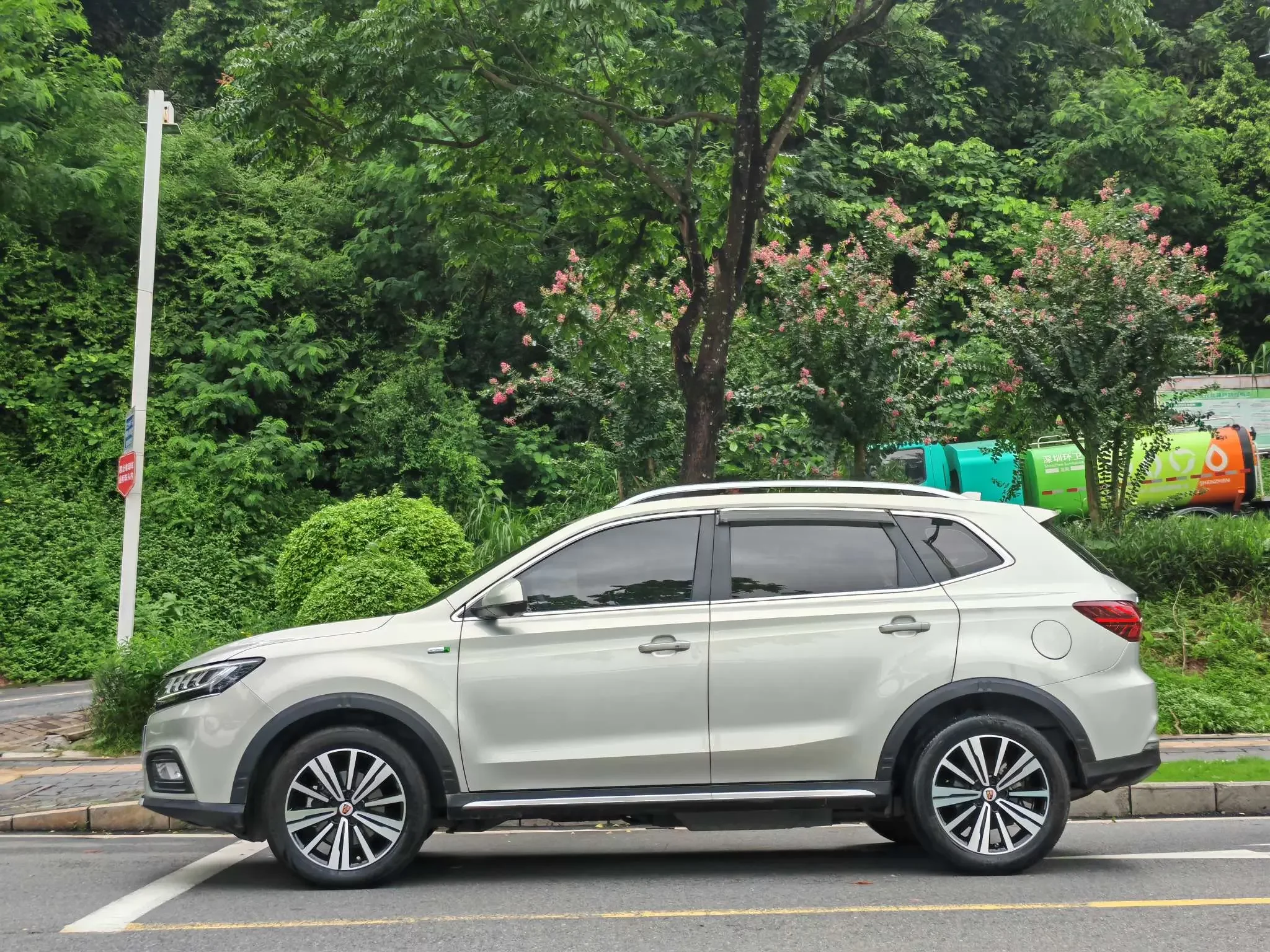 Roewe eRX5