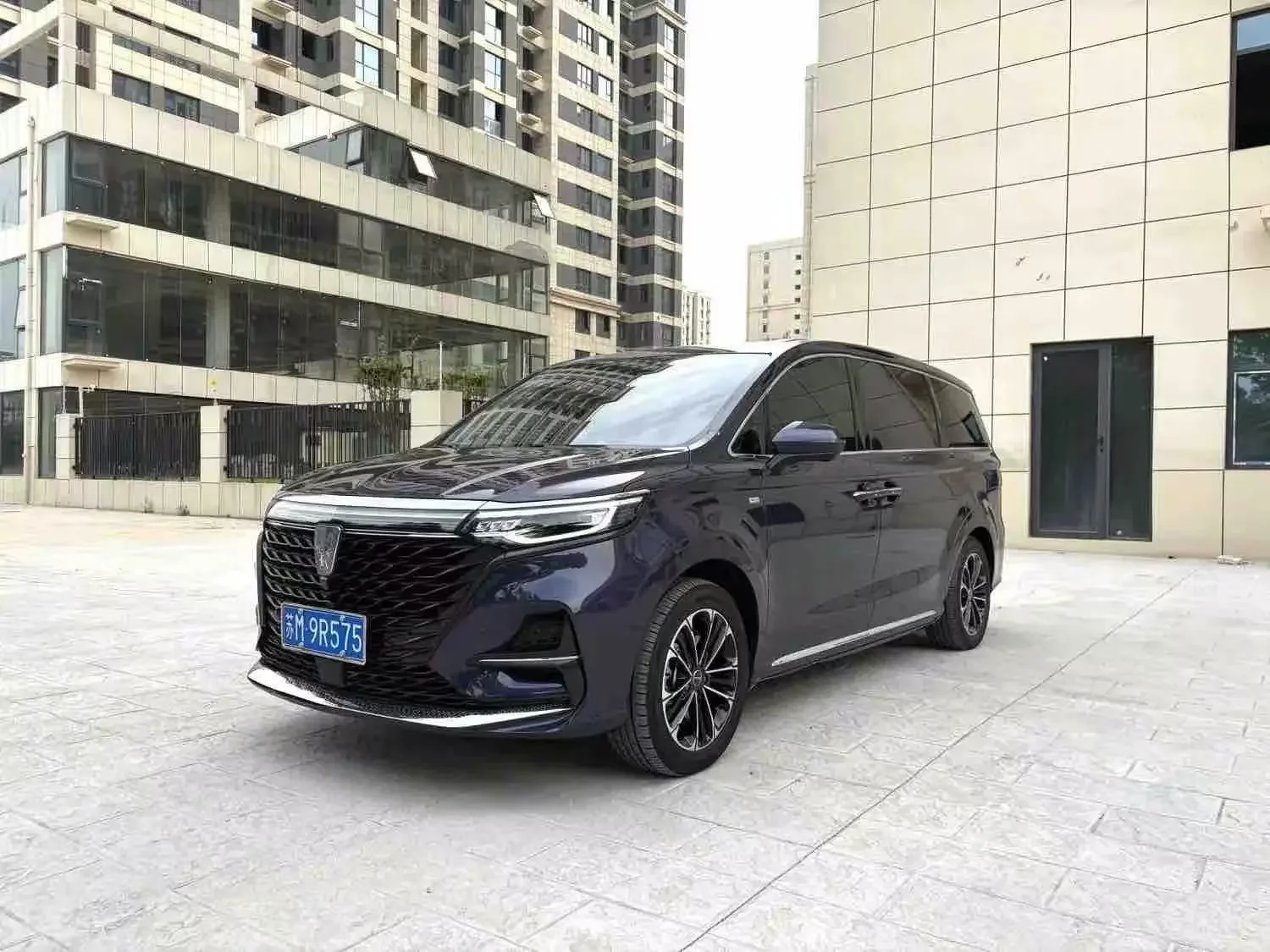 Roewe iMAX8