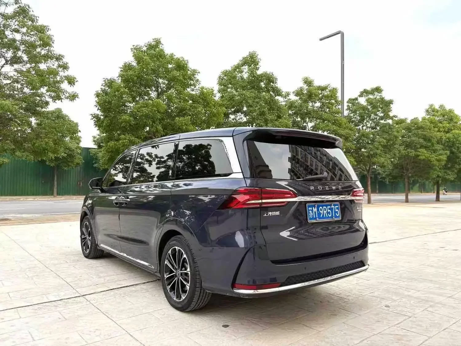 Roewe iMAX8