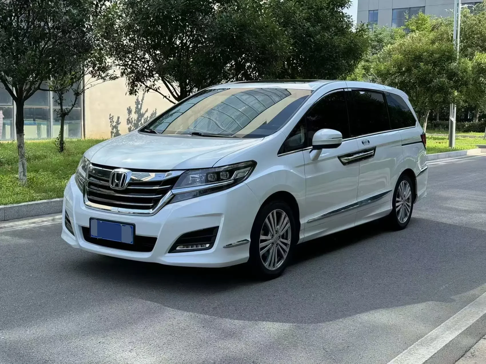 Honda Elysion (Alison)  из Китая