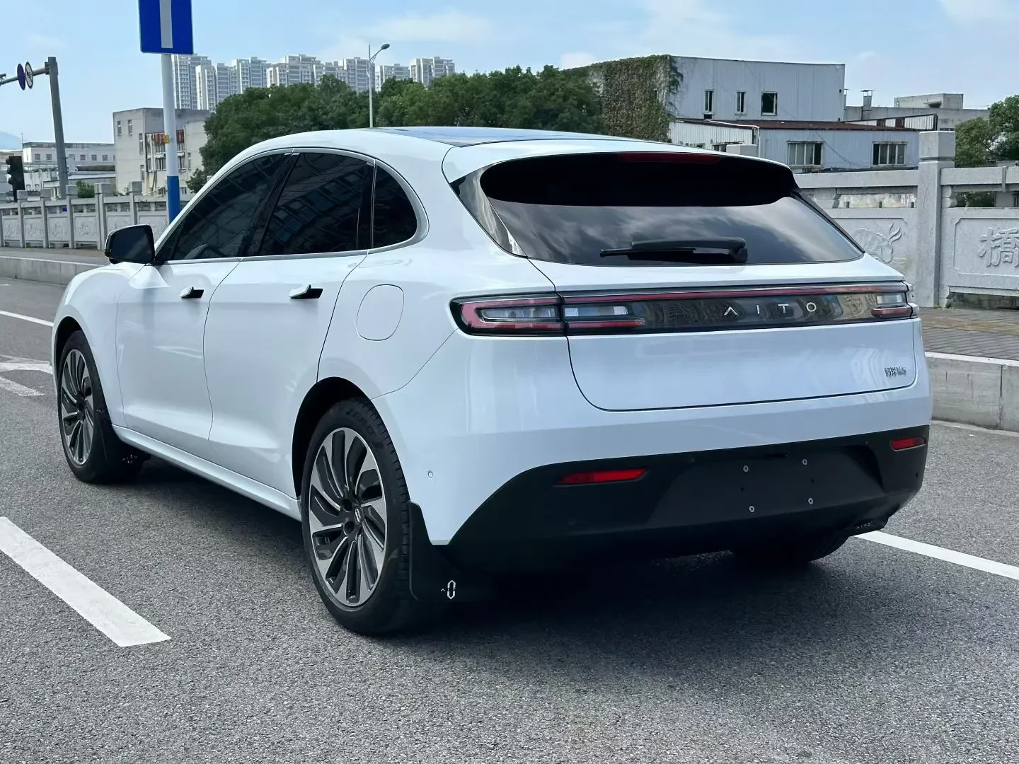 AITO M5