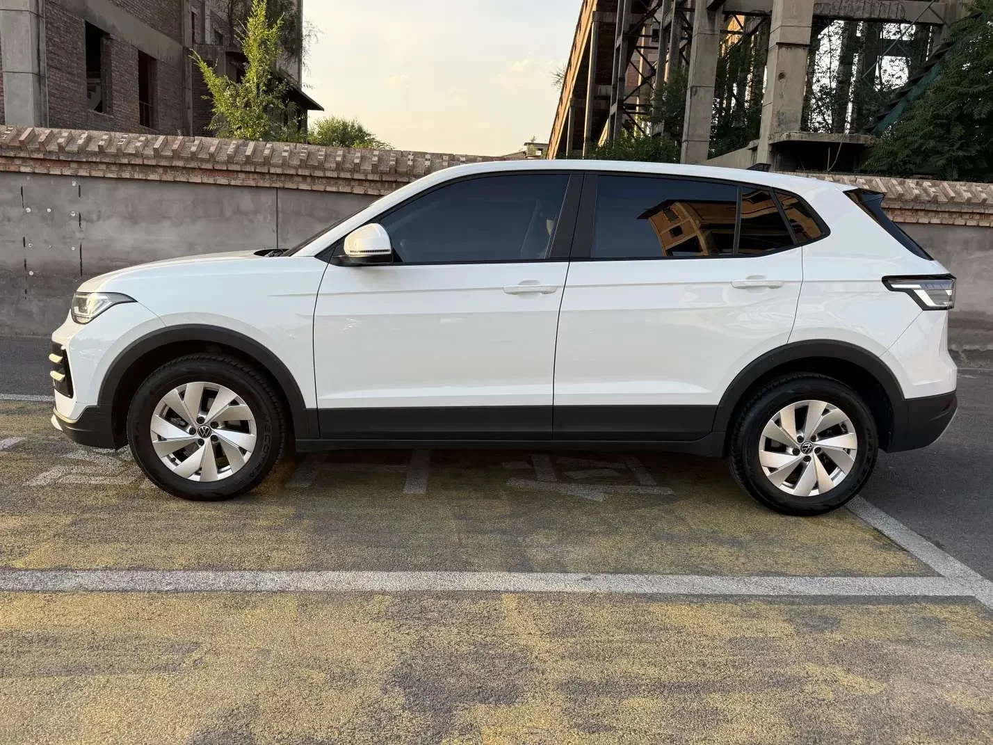 Volkswagen Tharu