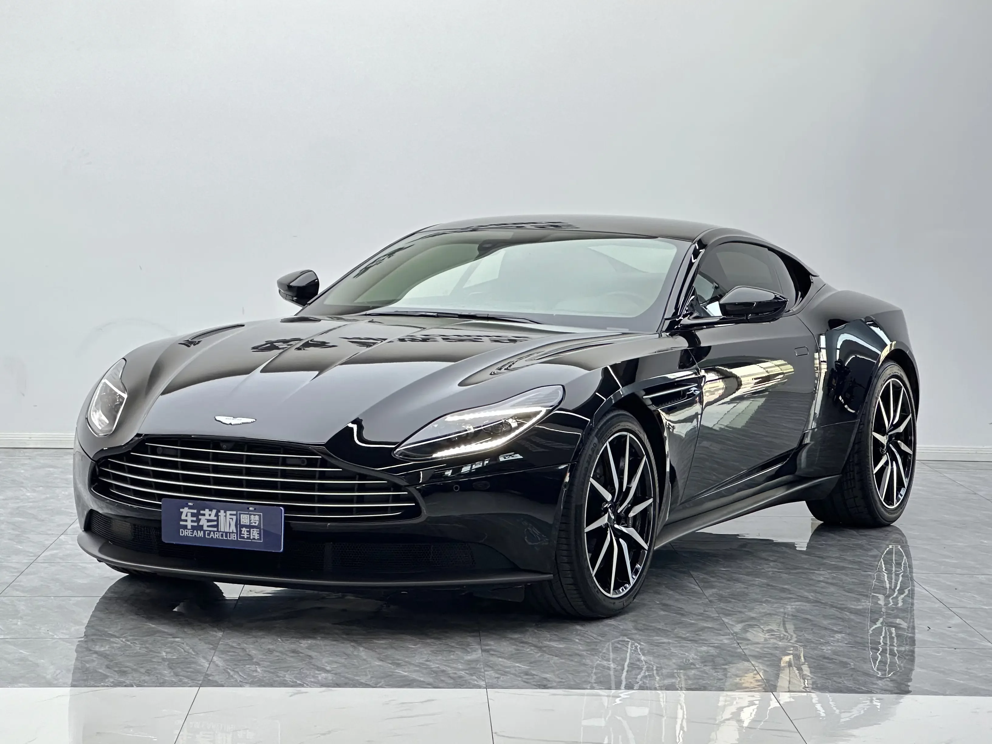 Aston Martin DB11