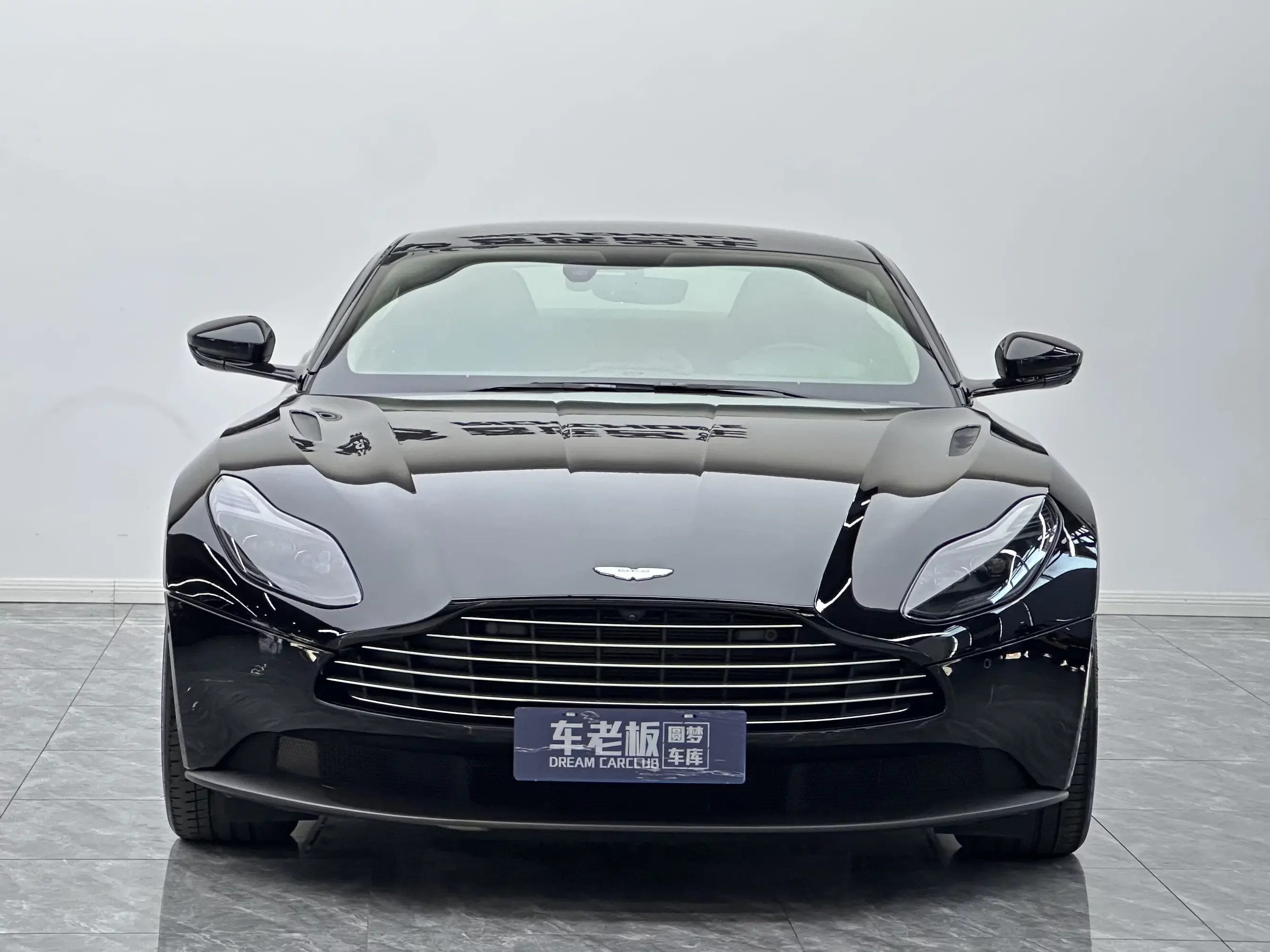 Aston Martin DB11
