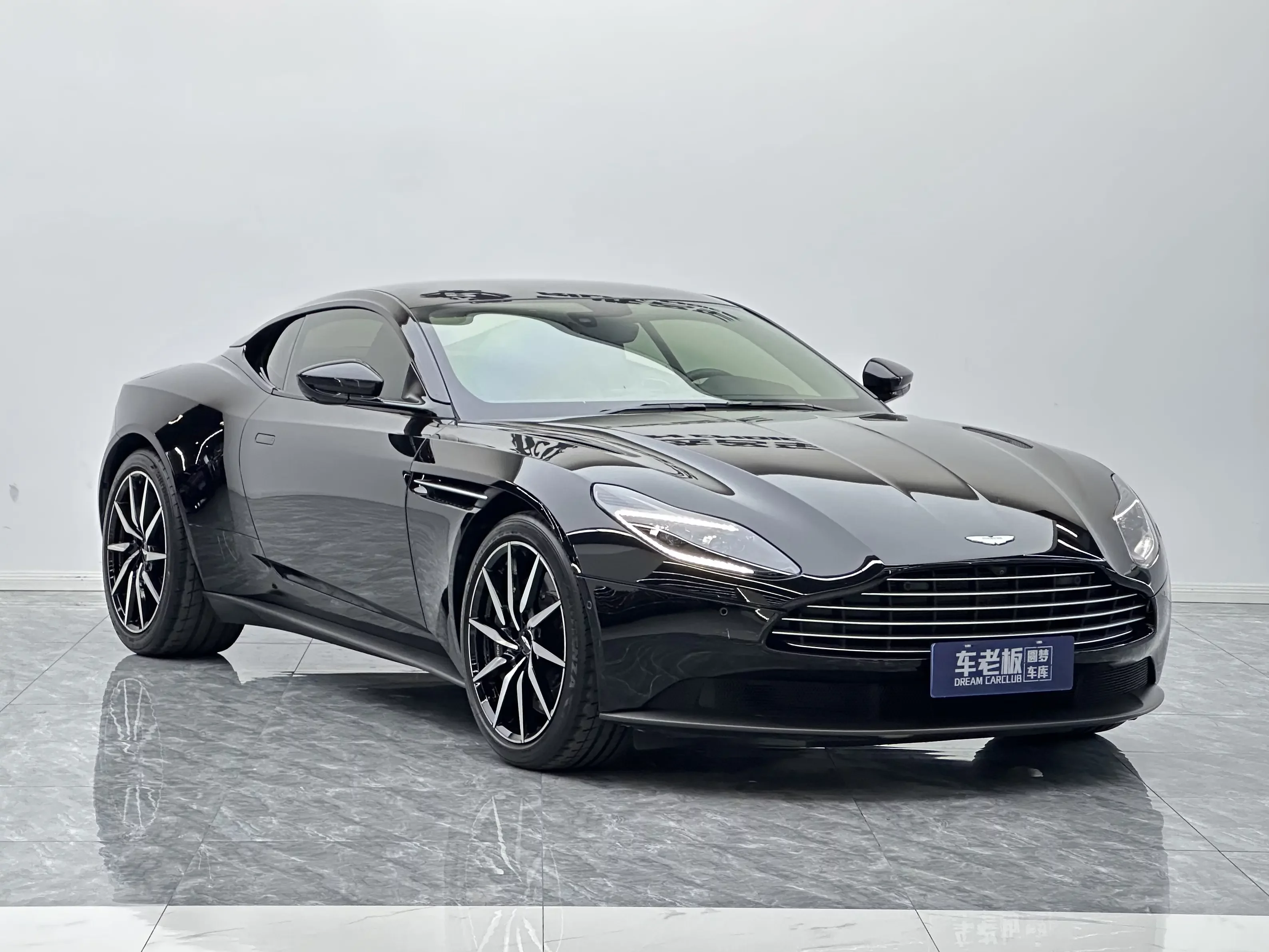 Aston Martin DB11