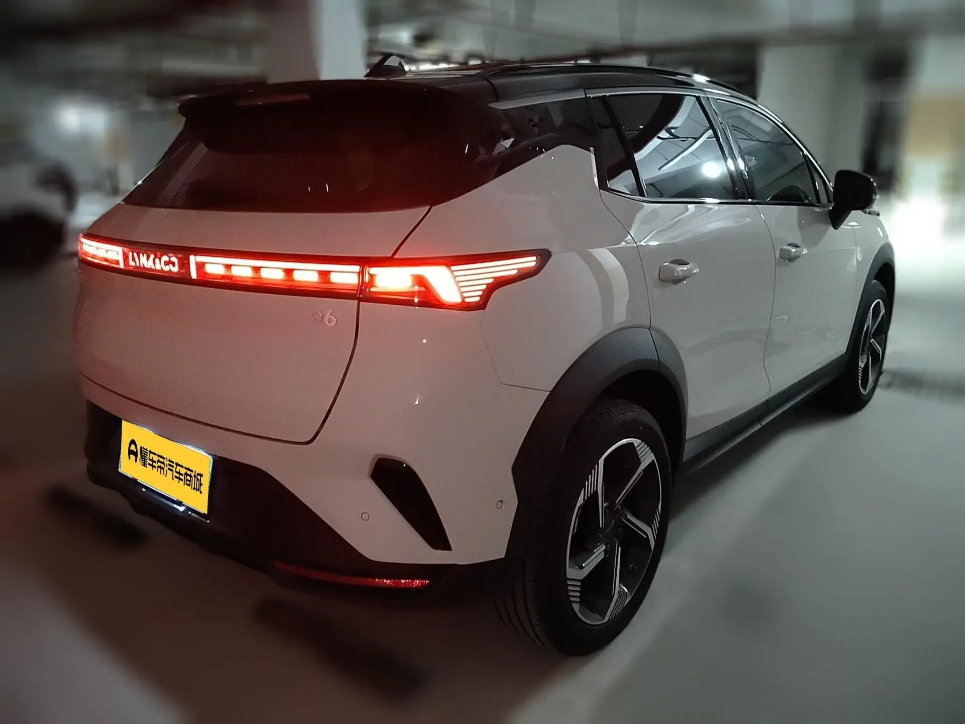 Lynk & Co 06